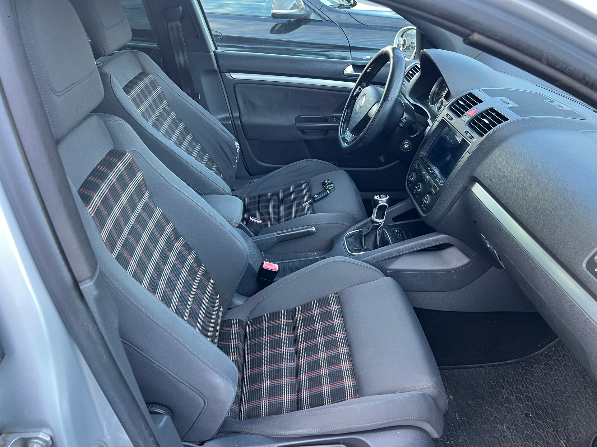 VW Golf 2.0 TFSI GTI-image-10