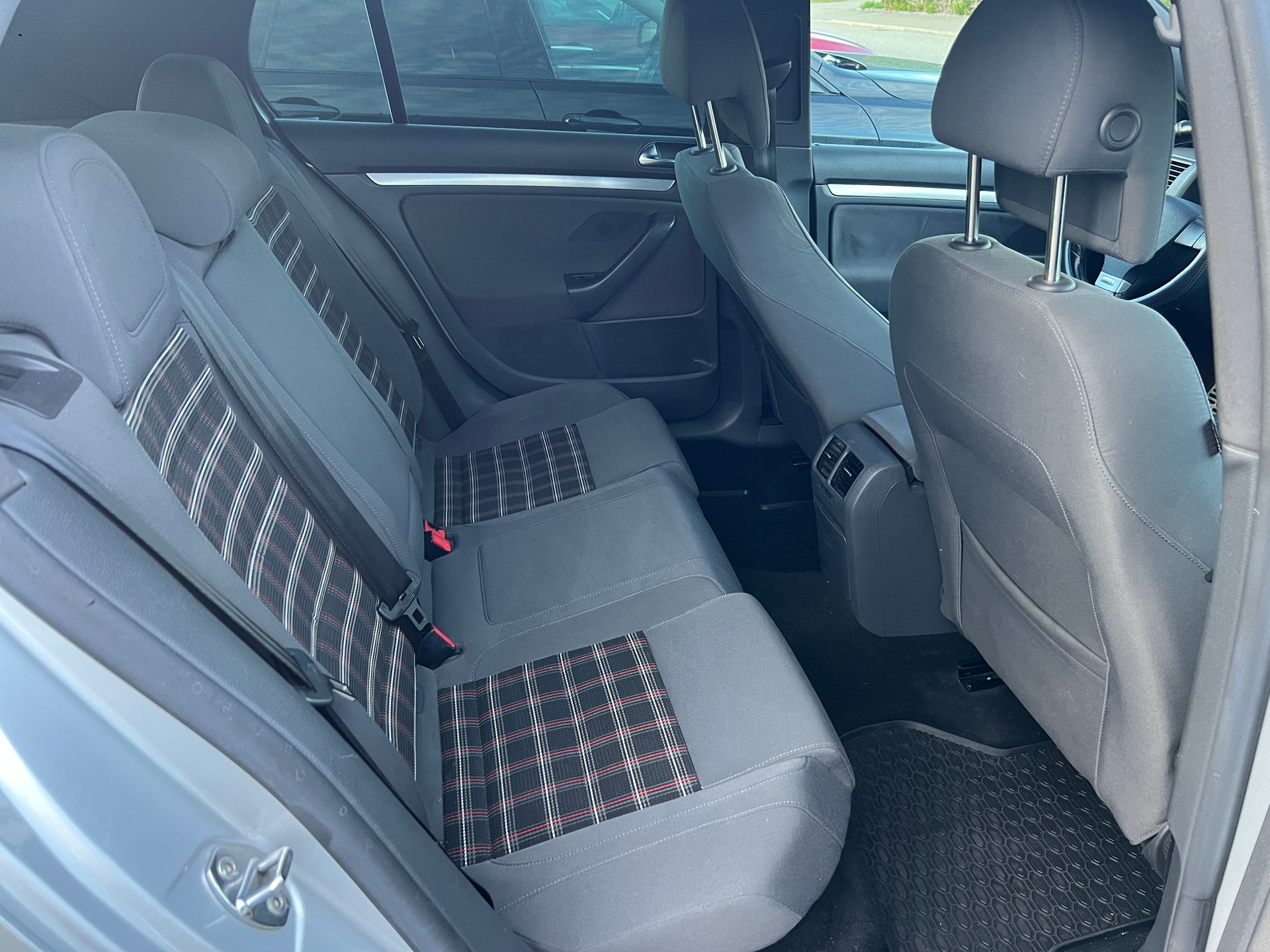 VW Golf 2.0 TFSI GTI-image-11