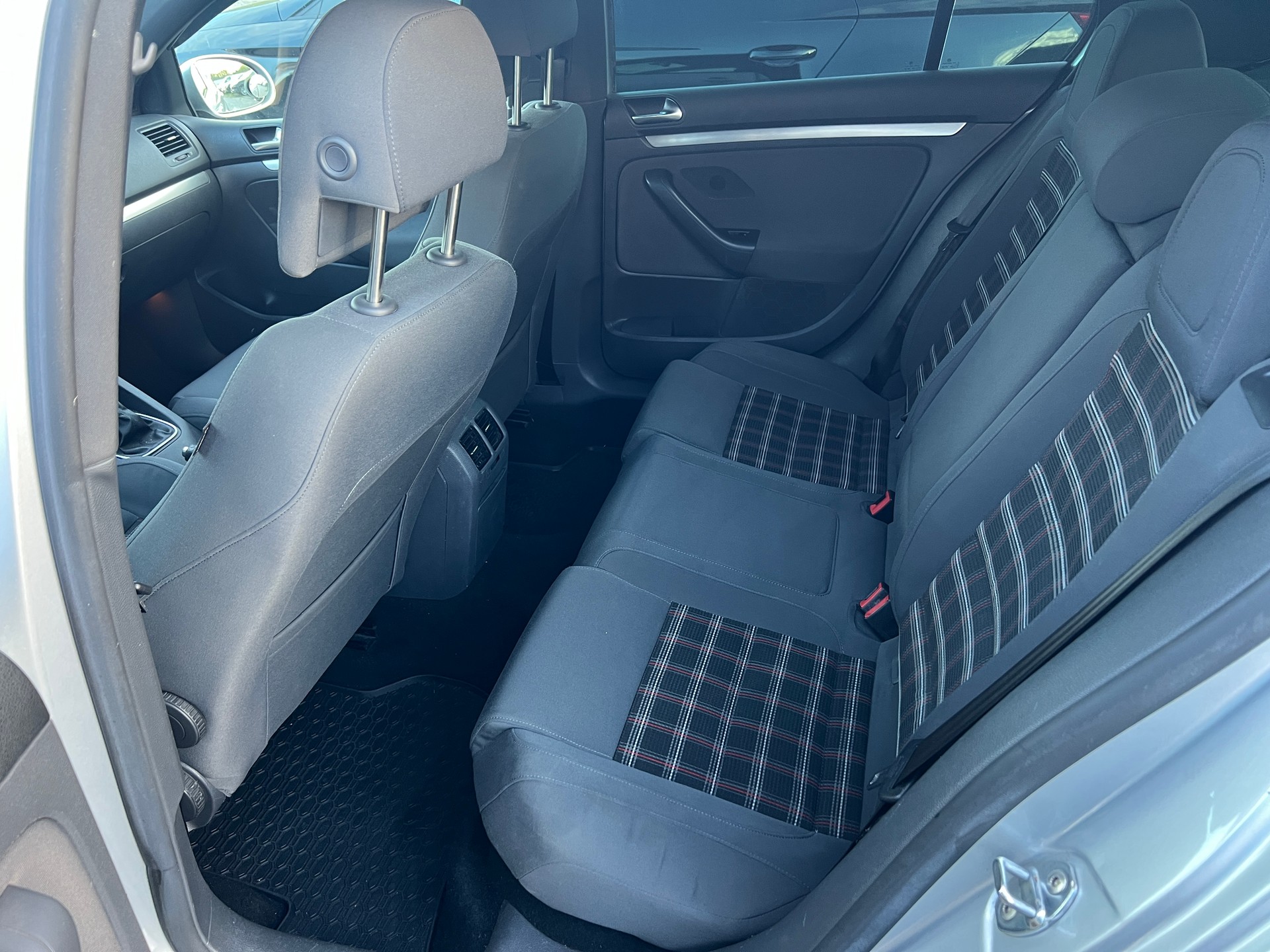 VW Golf 2.0 TFSI GTI-image-9
