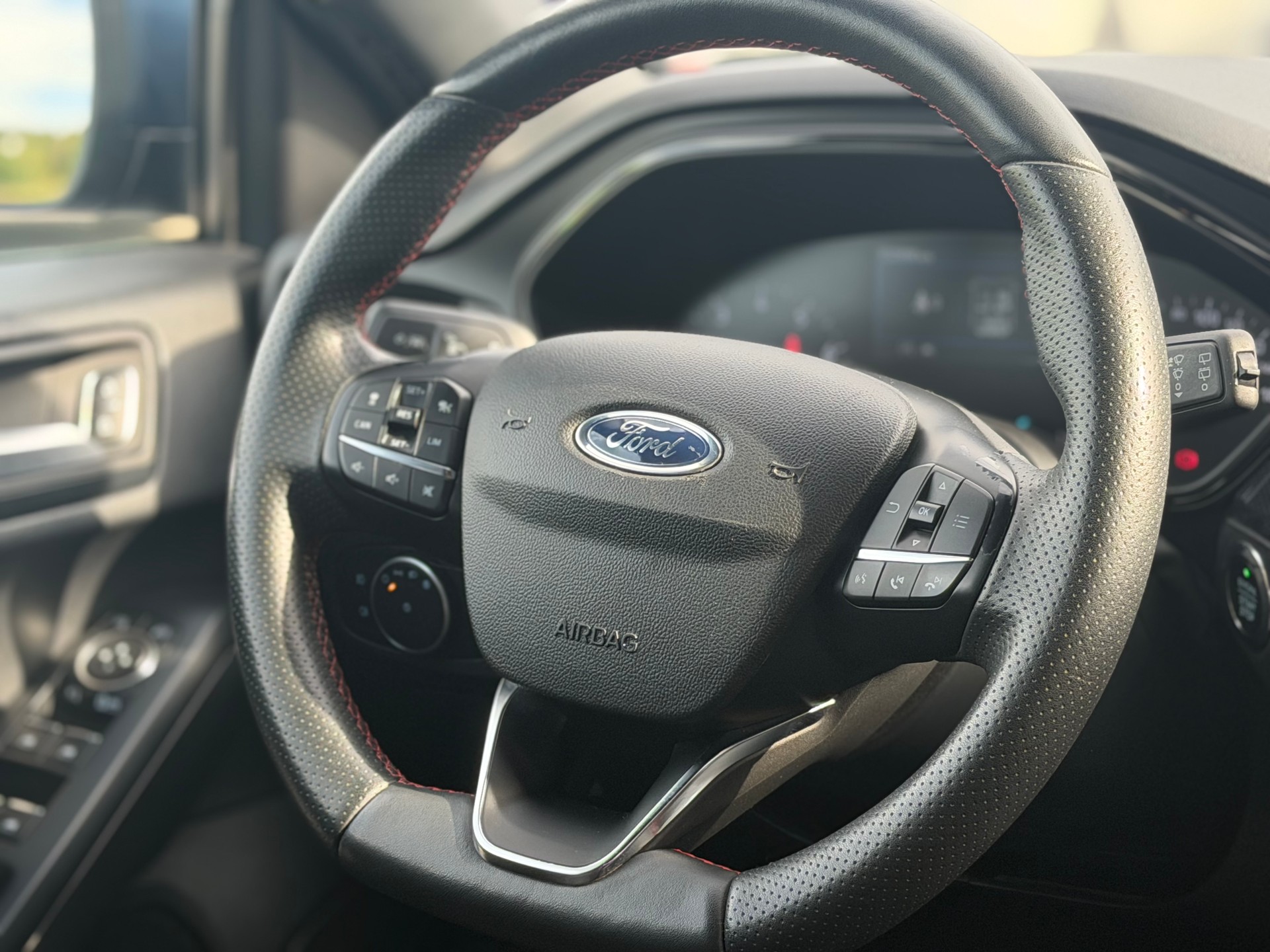 FORD Focus 1.0 SCTi ST Line-image-7