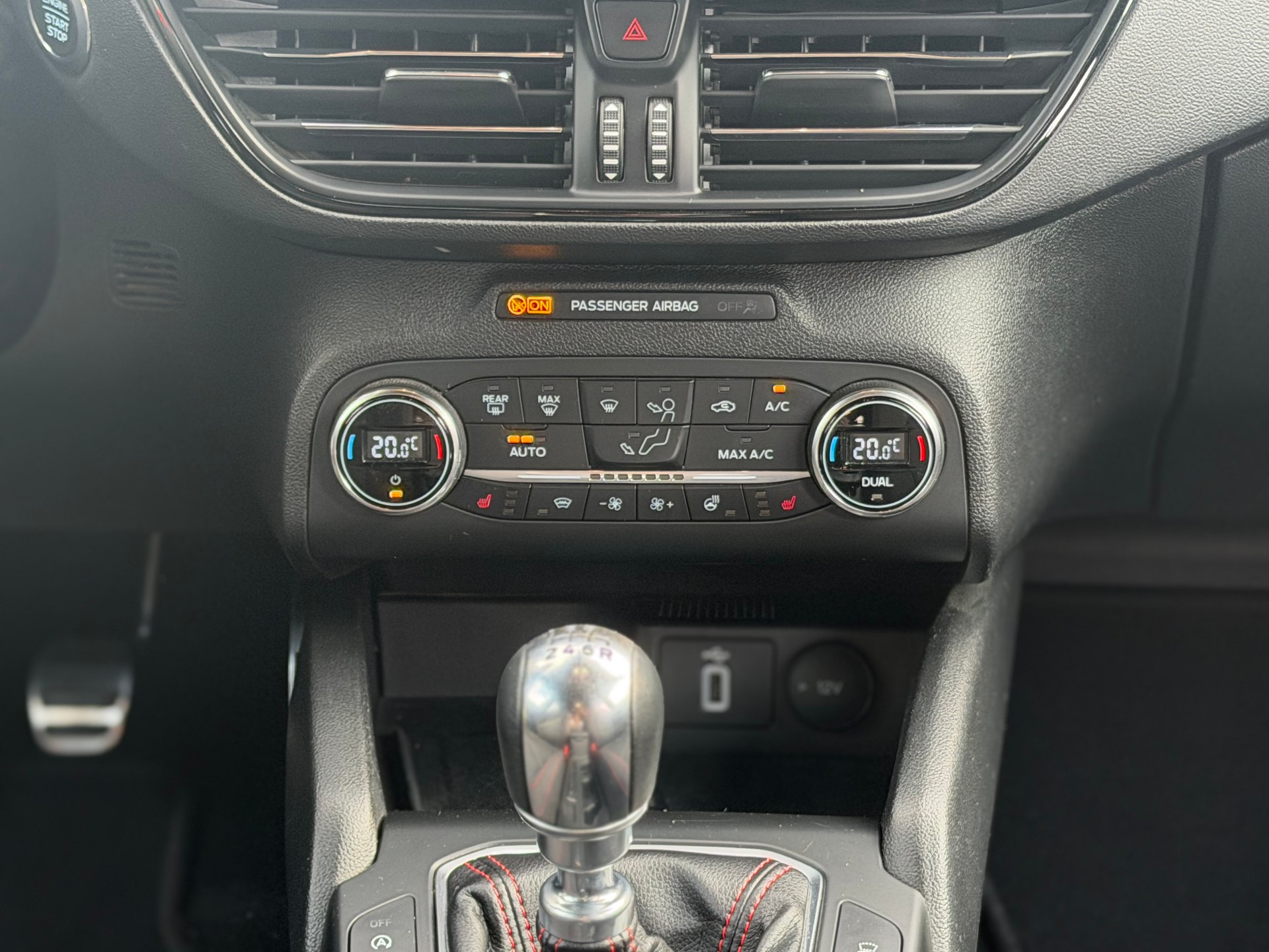 FORD Focus 1.0 SCTi ST Line-image-11