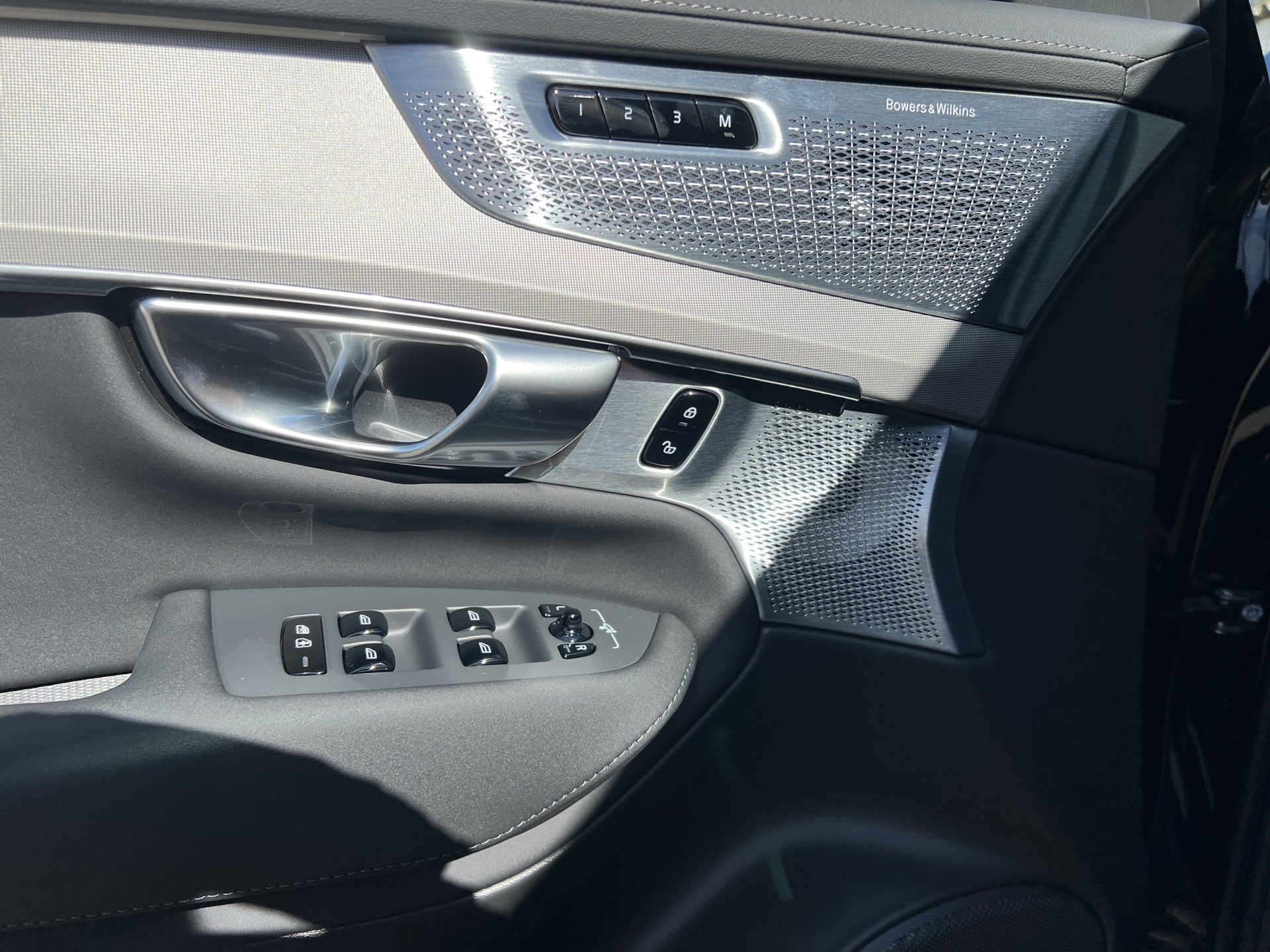 VOLVO XC90 2.0 T8 TE Black Edition eAWD-image-18