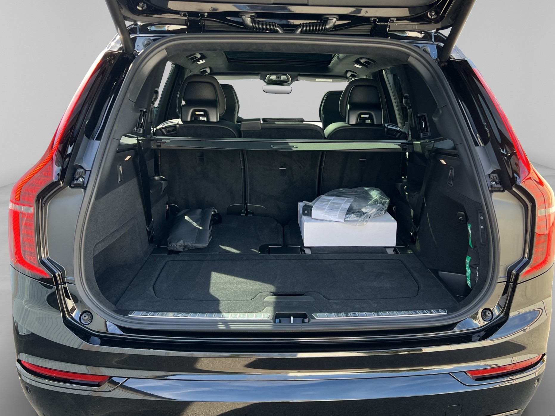 VOLVO XC90 2.0 T8 TE Black Edition eAWD-image-16