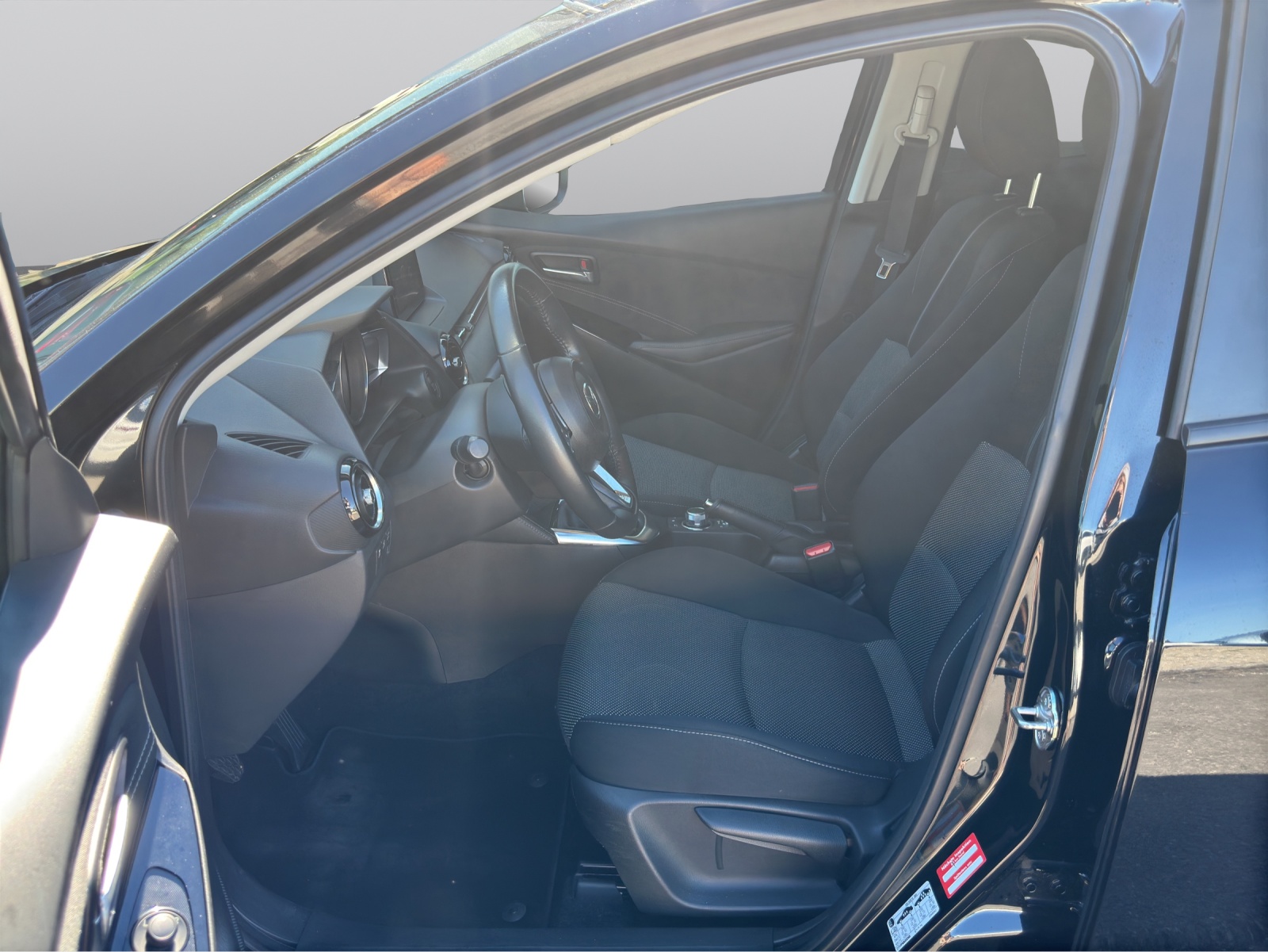 MAZDA 2 SKYACTIV-G 115 Revolution-image-8