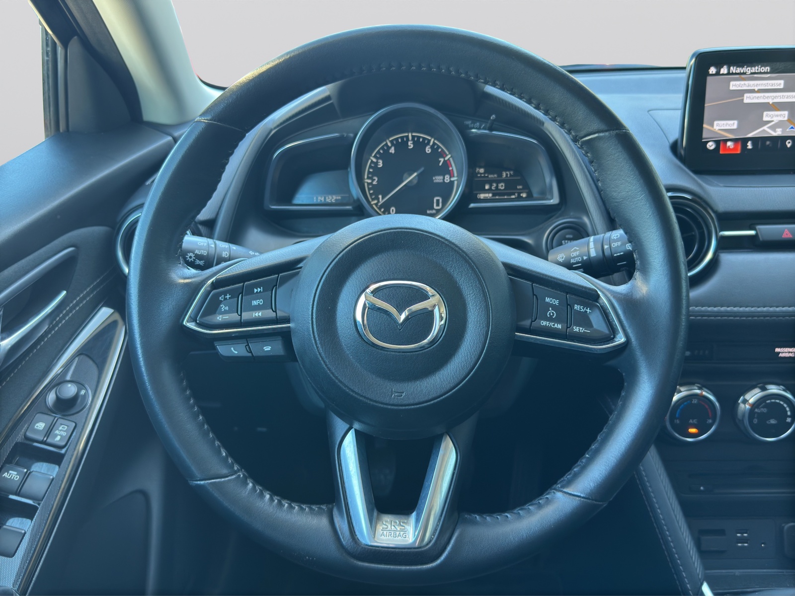MAZDA 2 SKYACTIV-G 115 Revolution-image-11