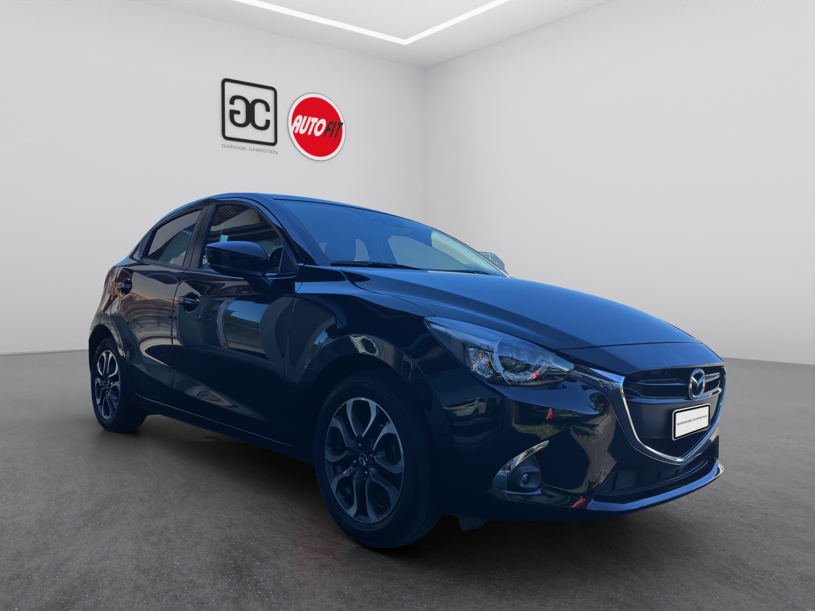 MAZDA 2 SKYACTIV-G 115 Revolution-image-1