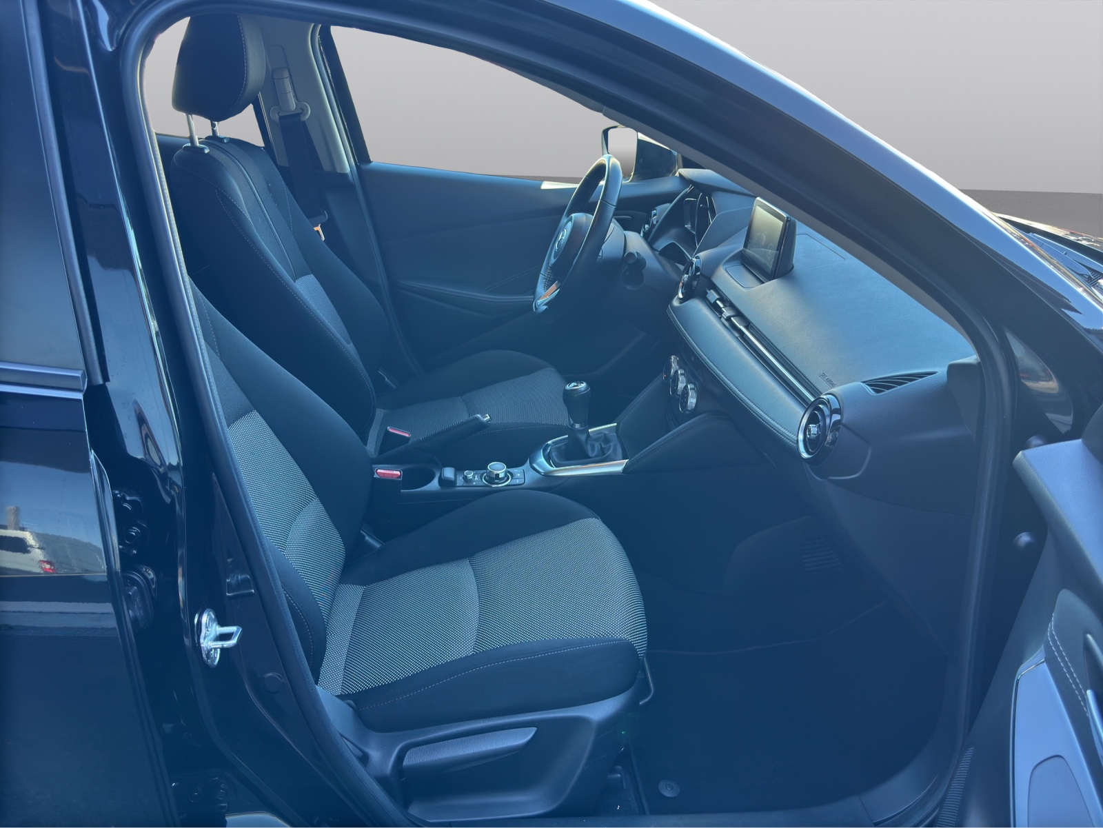 MAZDA 2 SKYACTIV-G 115 Revolution-image-9