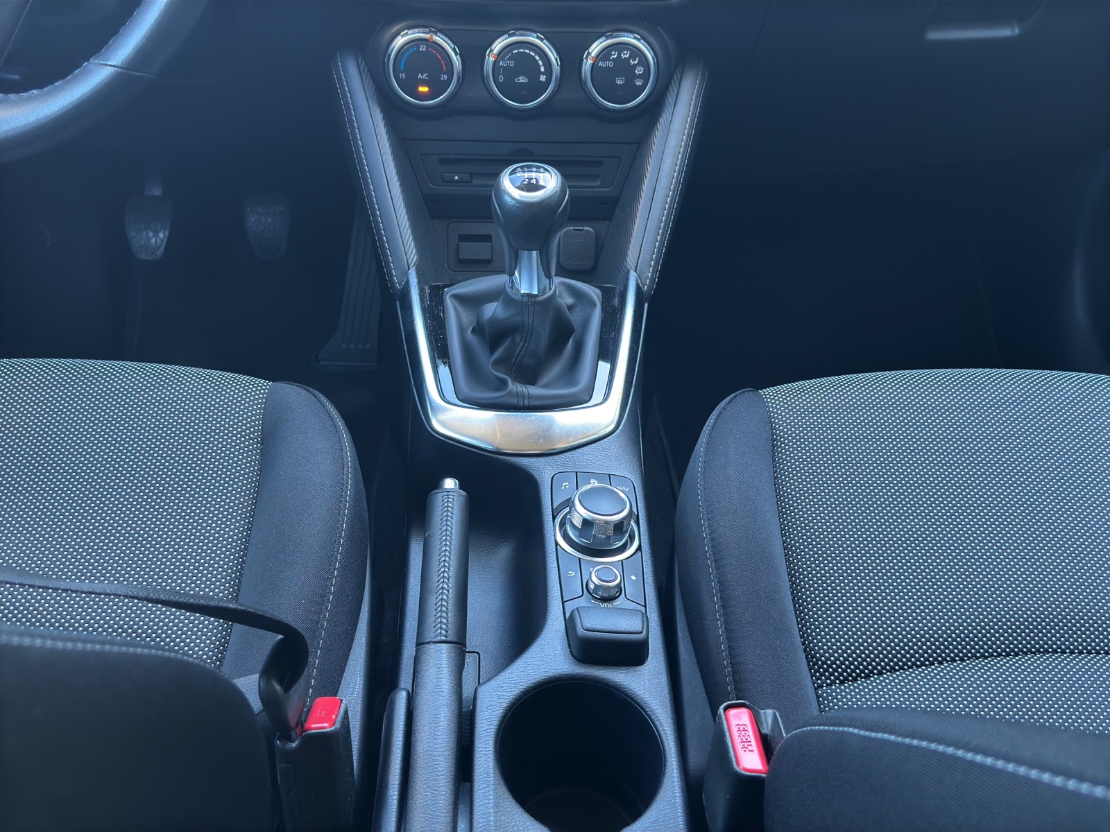MAZDA 2 SKYACTIV-G 115 Revolution-image-13