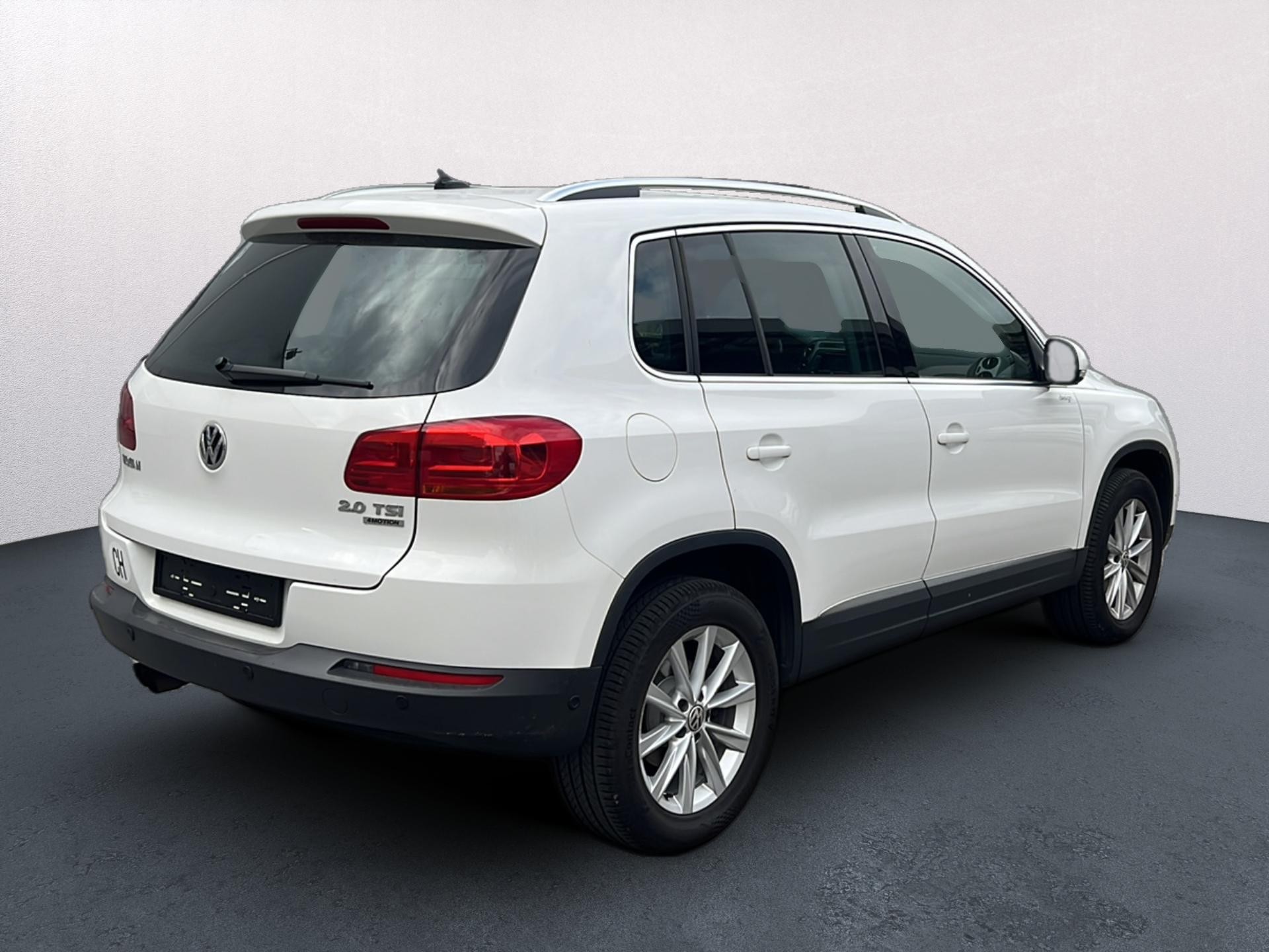 VW Tiguan 2.0 TSI 180 Sport & Style DSG-image-5