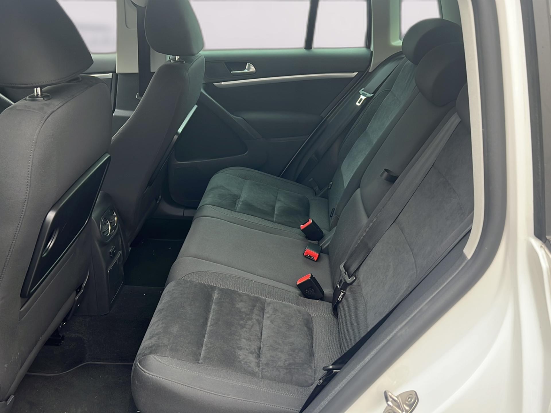VW Tiguan 2.0 TSI 180 Sport & Style DSG-image-17