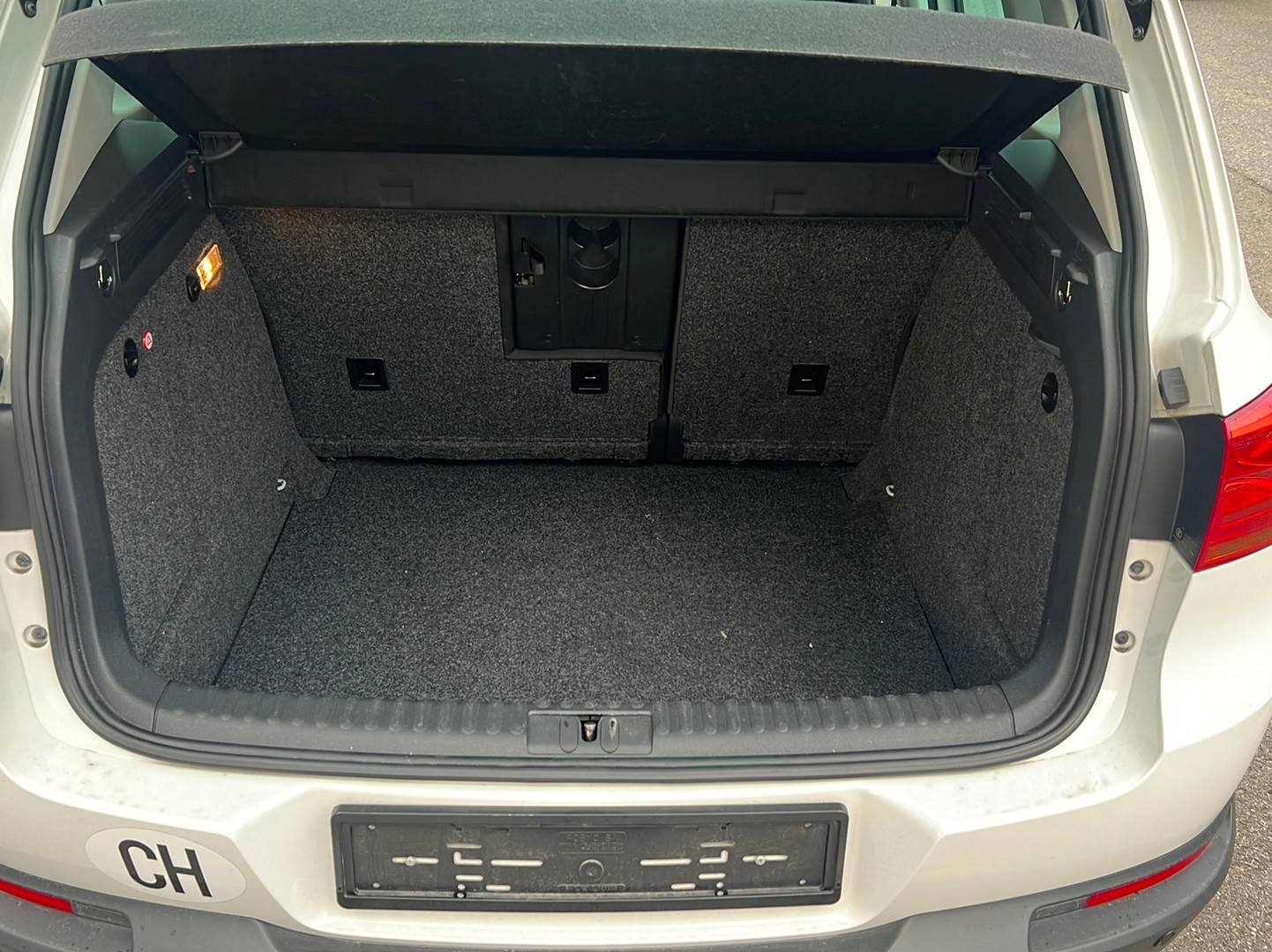 VW Tiguan 2.0 TSI 180 Sport & Style DSG-image-19
