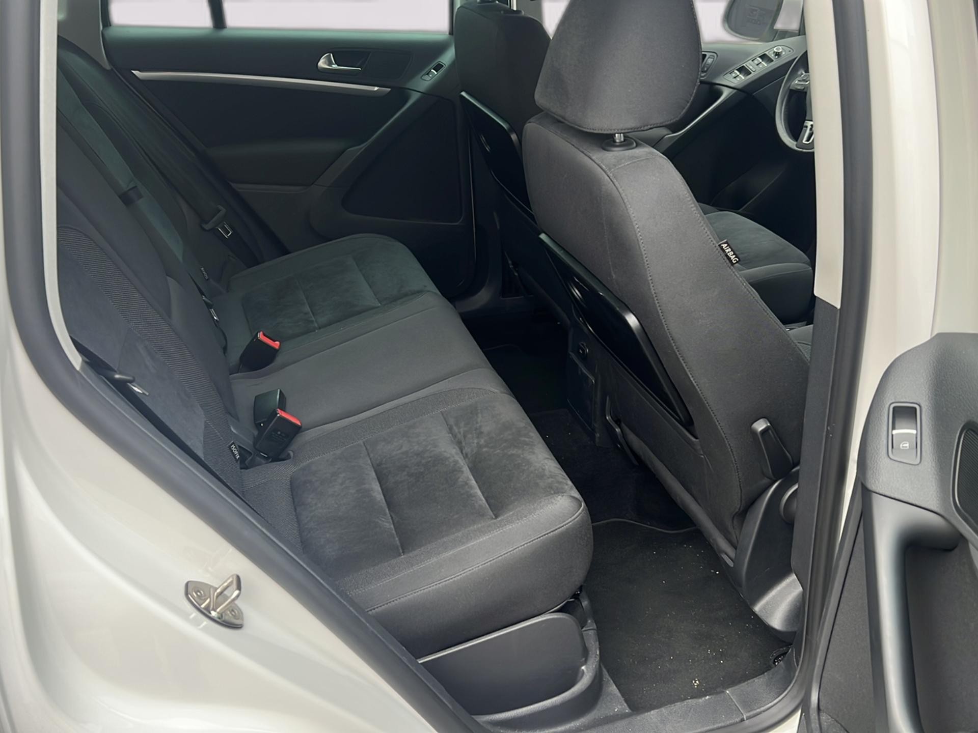 VW Tiguan 2.0 TSI 180 Sport & Style DSG-image-18