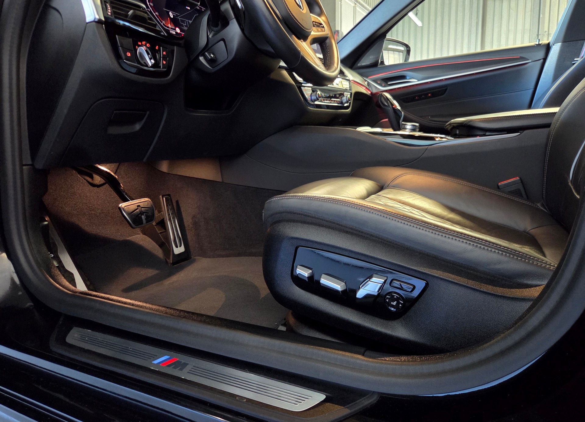 BMW 540d xDrive M-Sport Touring-image-21