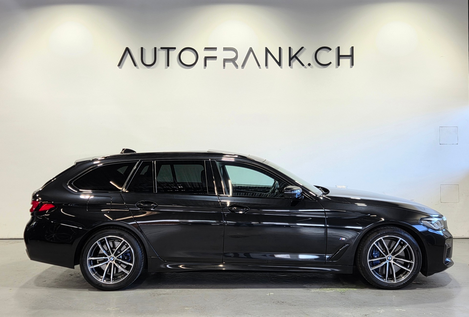 BMW 540d xDrive M-Sport Touring-image-4