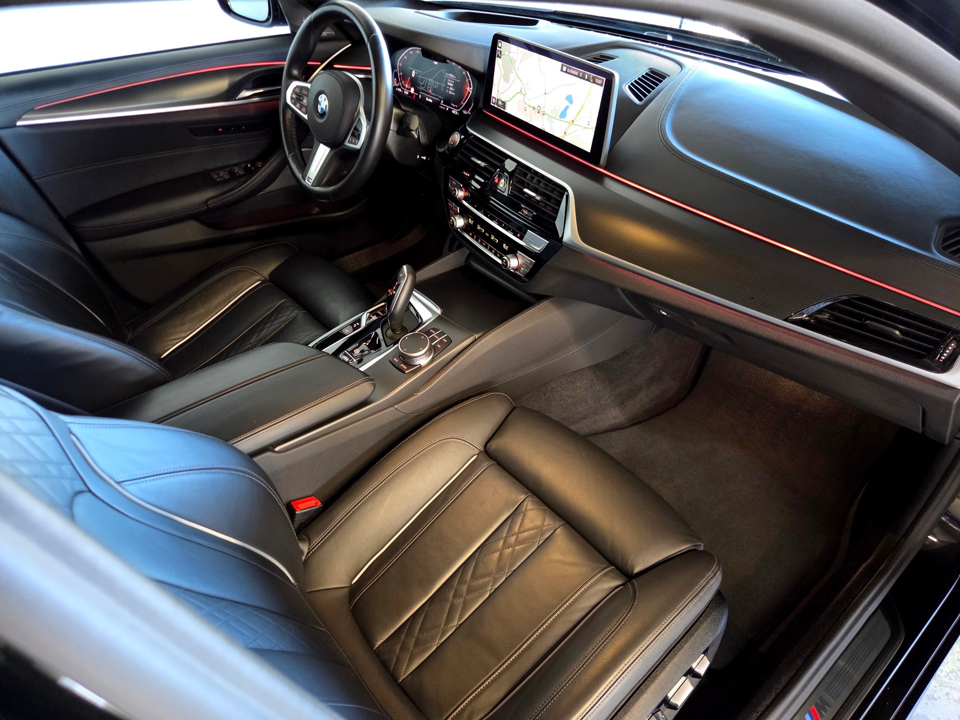 BMW 540d xDrive M-Sport Touring-image-16