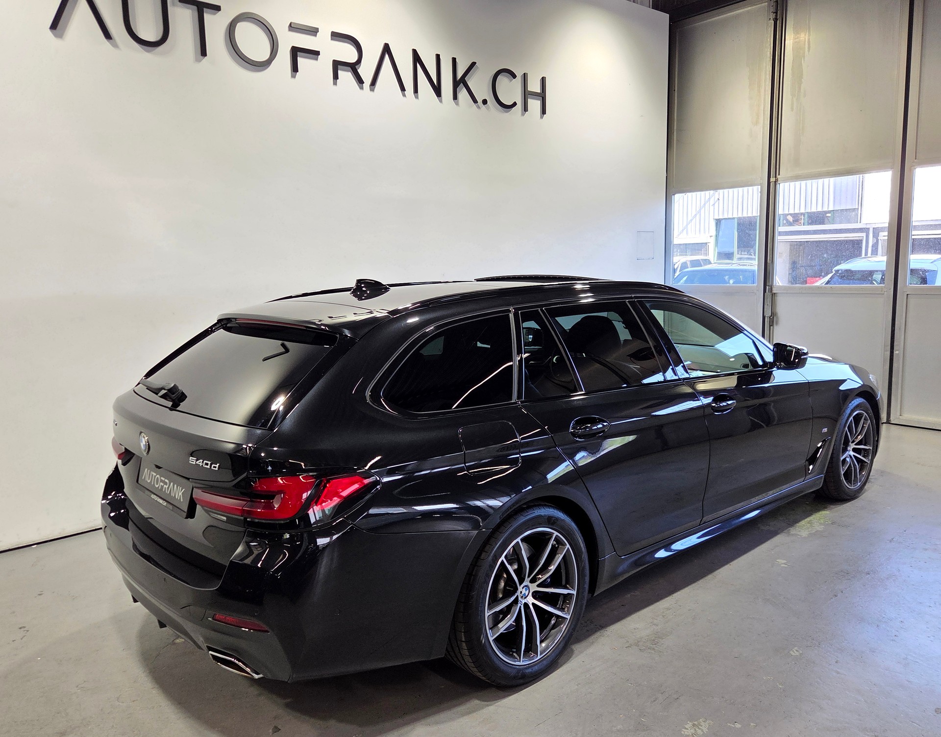 BMW 540d xDrive M-Sport Touring-image-6