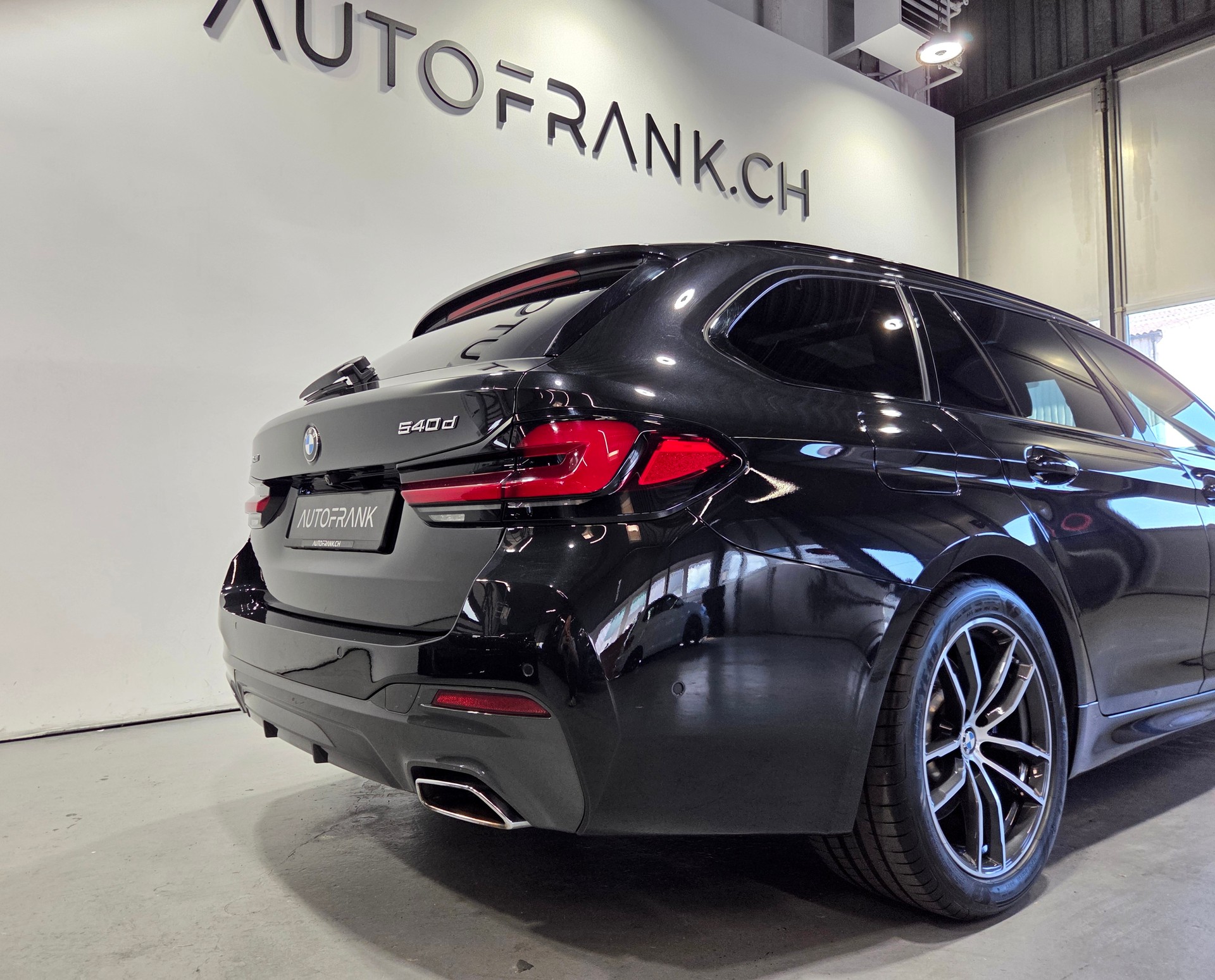 BMW 540d xDrive M-Sport Touring-image-8