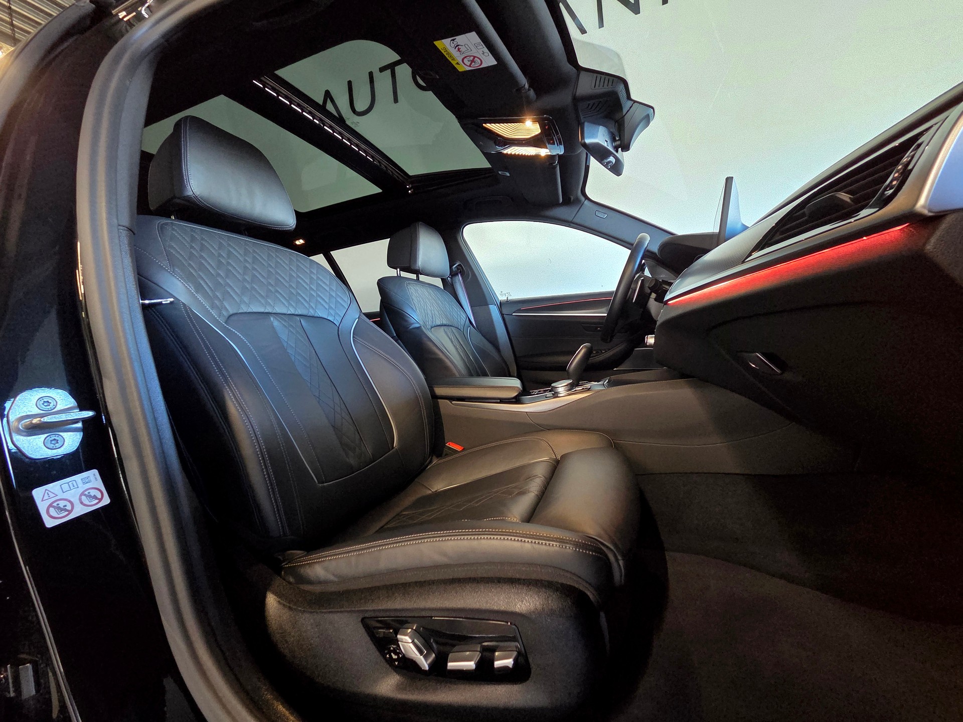 BMW 540d xDrive M-Sport Touring-image-10