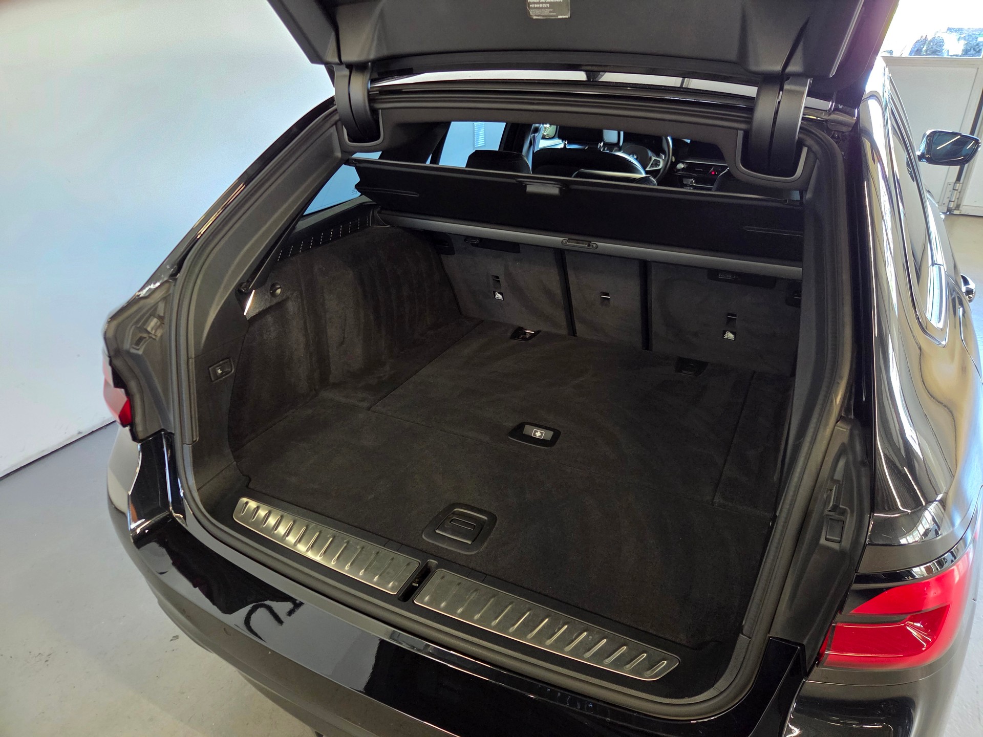 BMW 540d xDrive M-Sport Touring-image-24