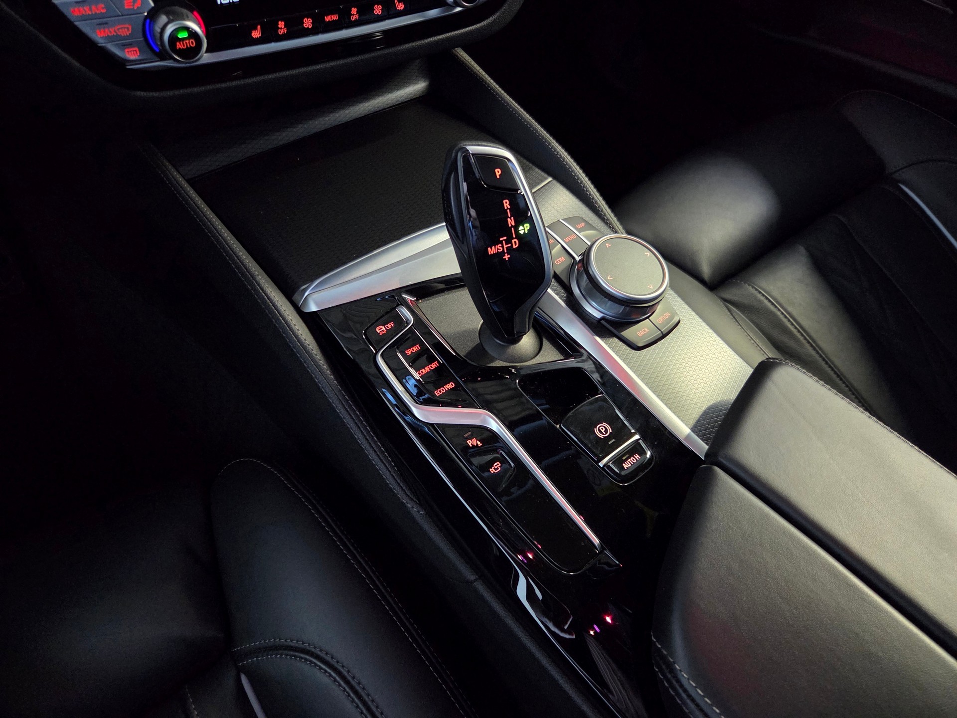 BMW 540d xDrive M-Sport Touring-image-17