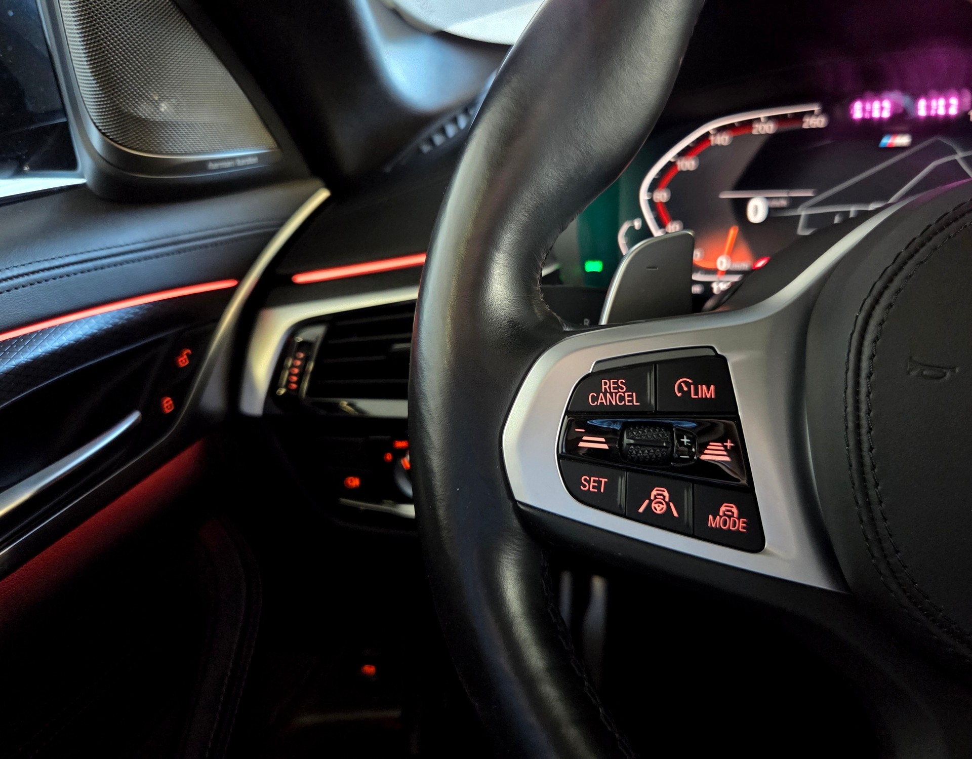 BMW 540d xDrive M-Sport Touring-image-11