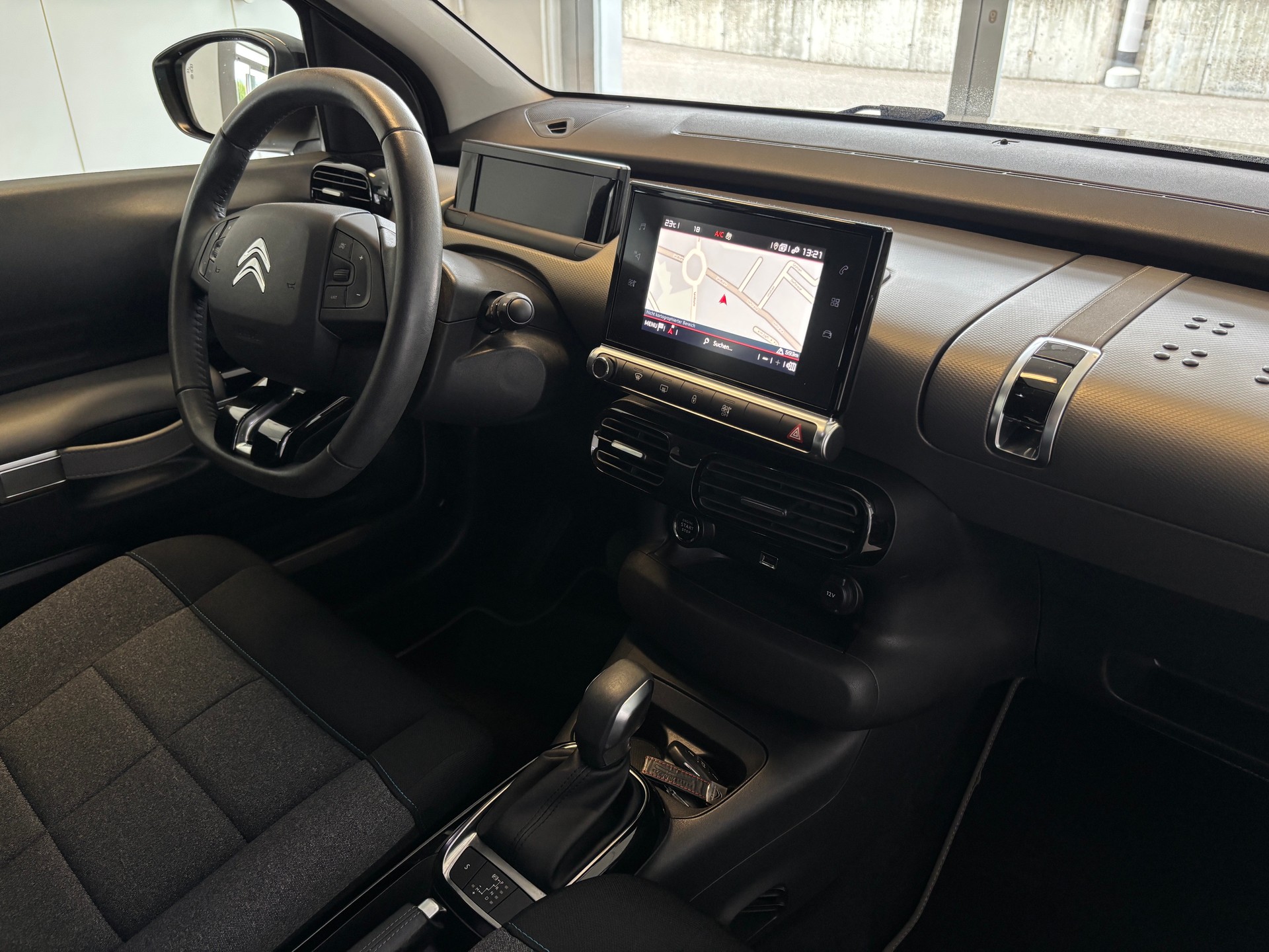 CITROEN C4 Cactus 1.2 Pure Tech Shine EAT6-image-8