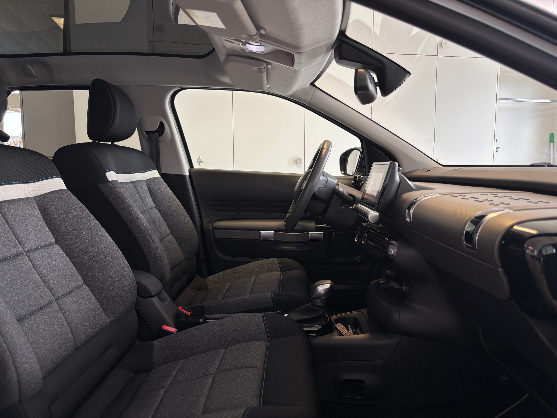 CITROEN C4 Cactus 1.2 Pure Tech Shine EAT6-image-9