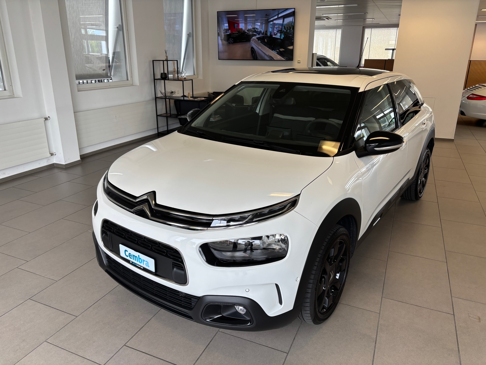 CITROEN C4 Cactus 1.2 Pure Tech Shine EAT6-image-0