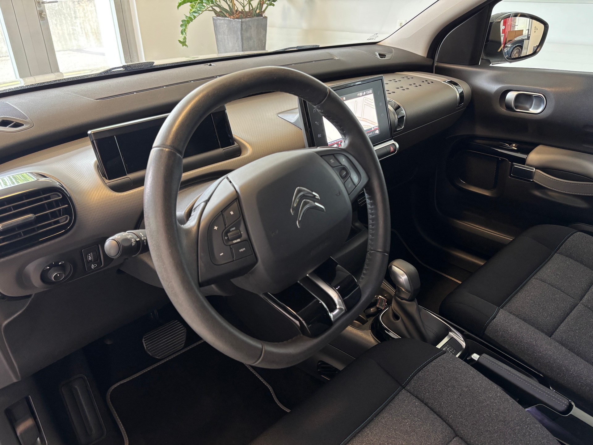 CITROEN C4 Cactus 1.2 Pure Tech Shine EAT6-image-5