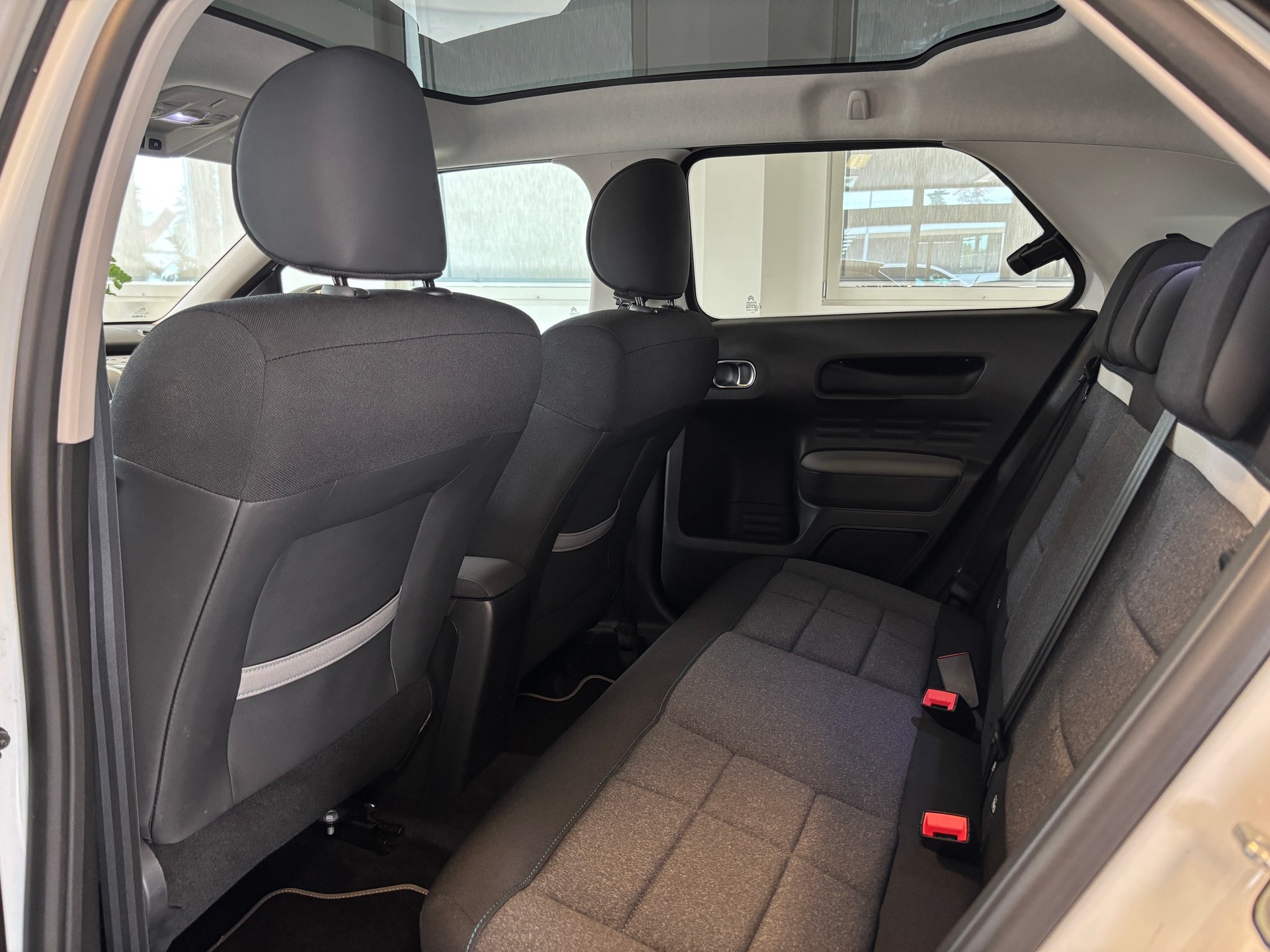 CITROEN C4 Cactus 1.2 Pure Tech Shine EAT6-image-11