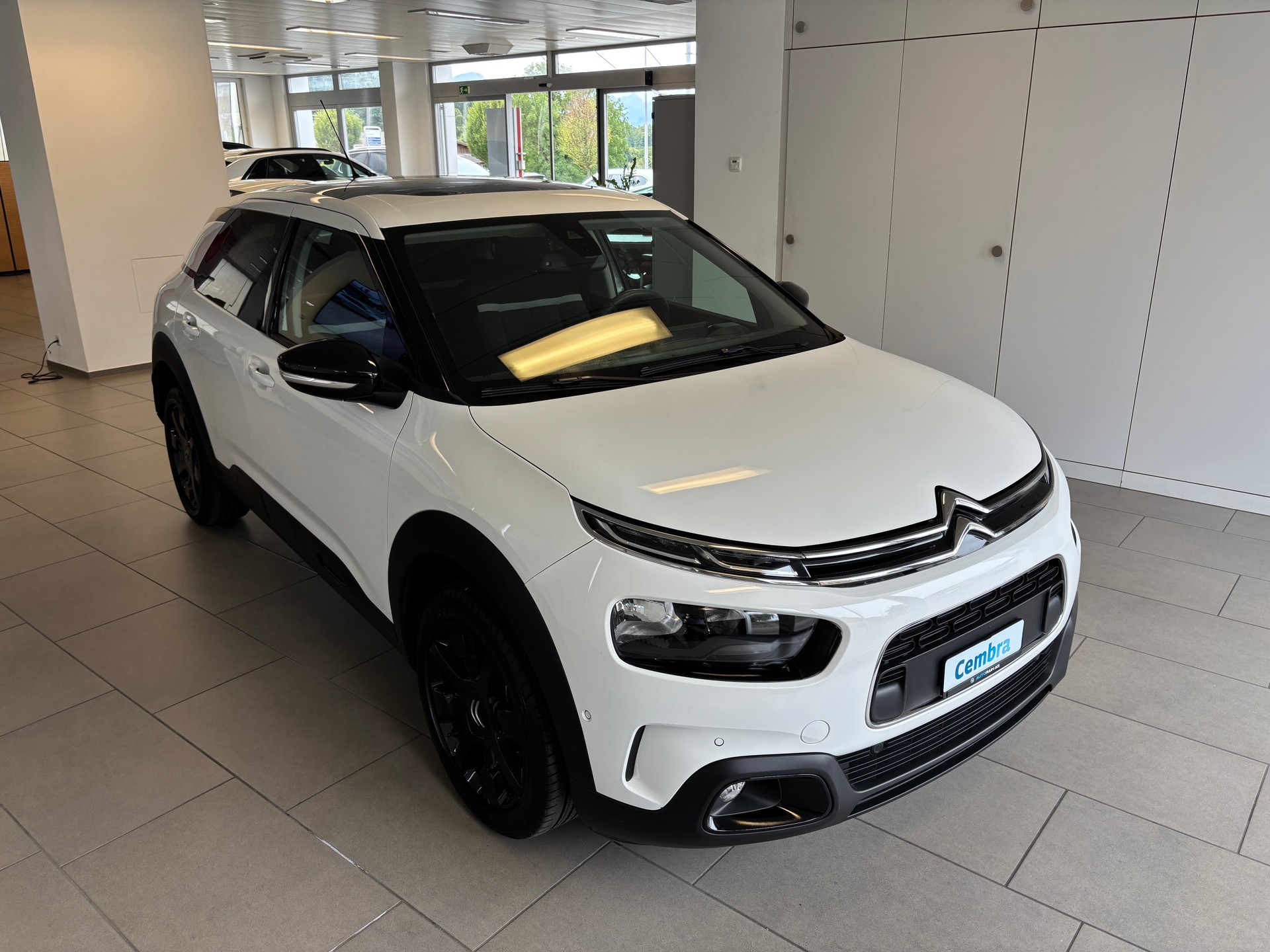 CITROEN C4 Cactus 1.2 Pure Tech Shine EAT6-image-1