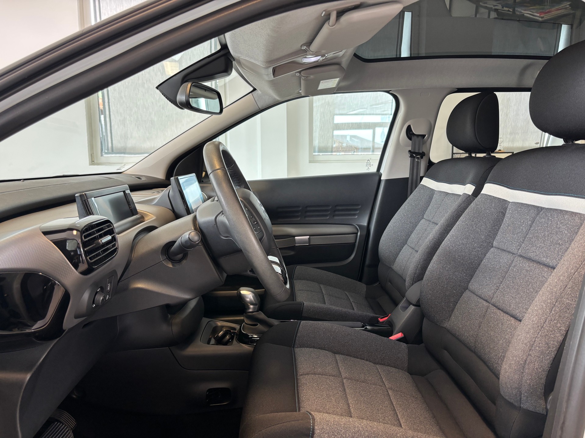 CITROEN C4 Cactus 1.2 Pure Tech Shine EAT6-image-6