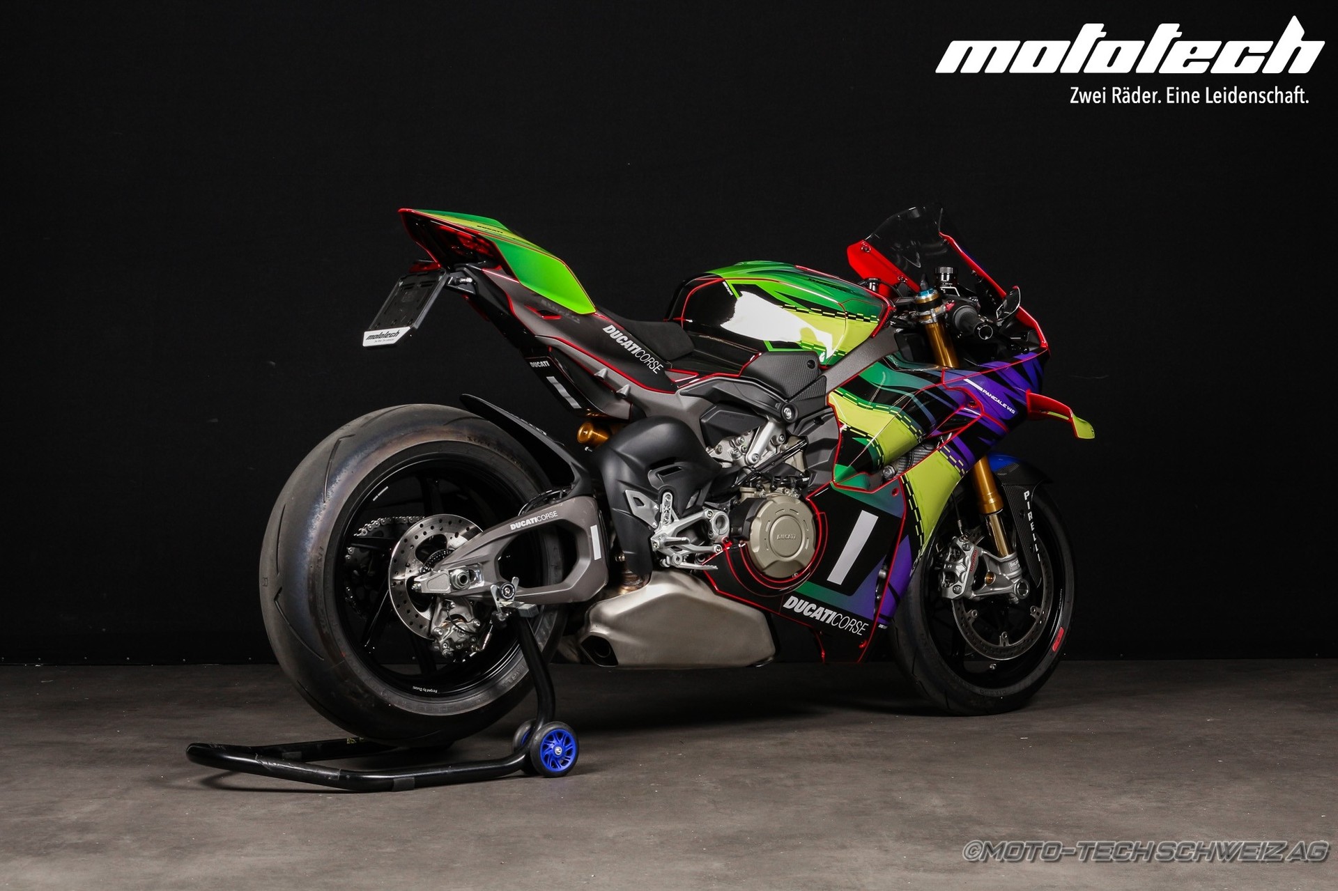 DUCATI Panigale V4 S-showroom-element-1