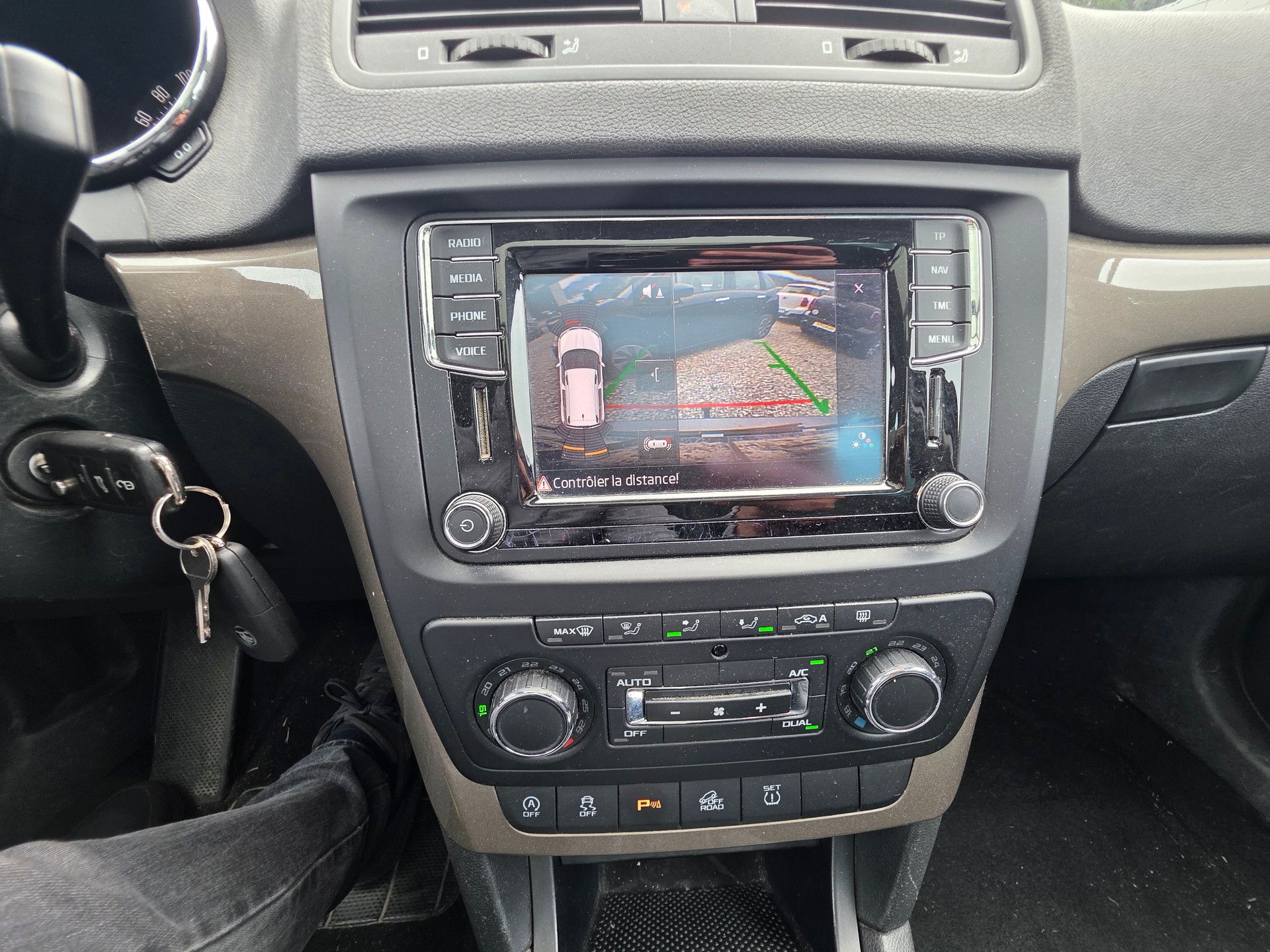 SKODA Yeti 2.0 TDI Style Outdoor 4x4 DSG-image-10