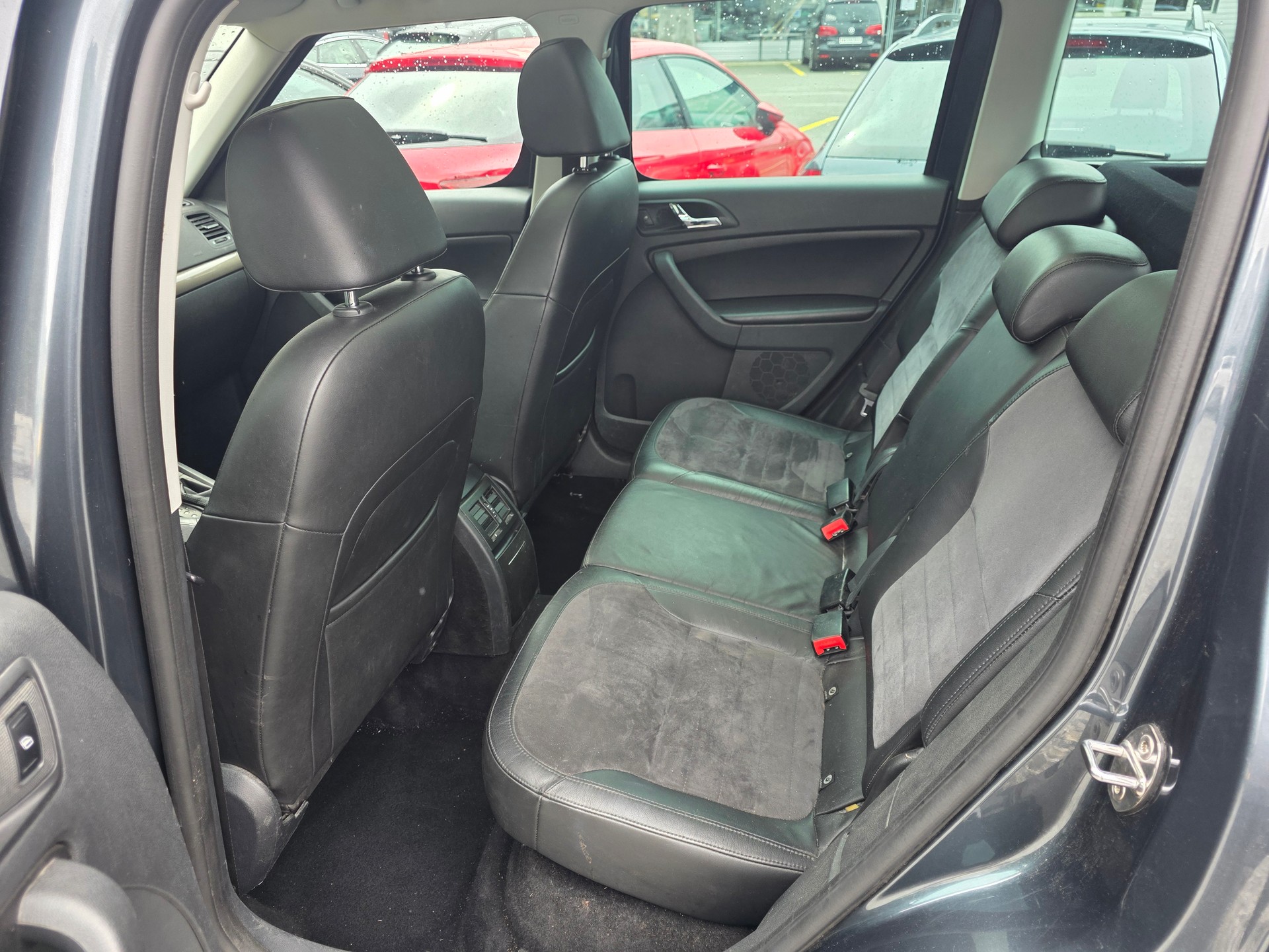 SKODA Yeti 2.0 TDI Style Outdoor 4x4 DSG-image-7