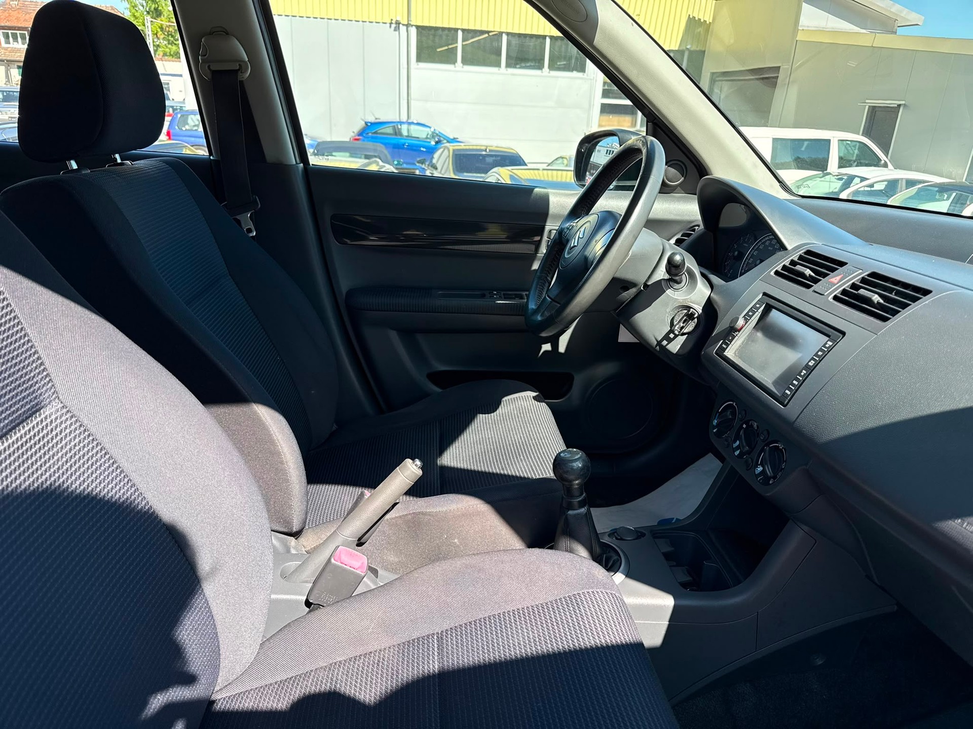 SUZUKI Swift 1.3i 16V GL Top 4x4-image-11