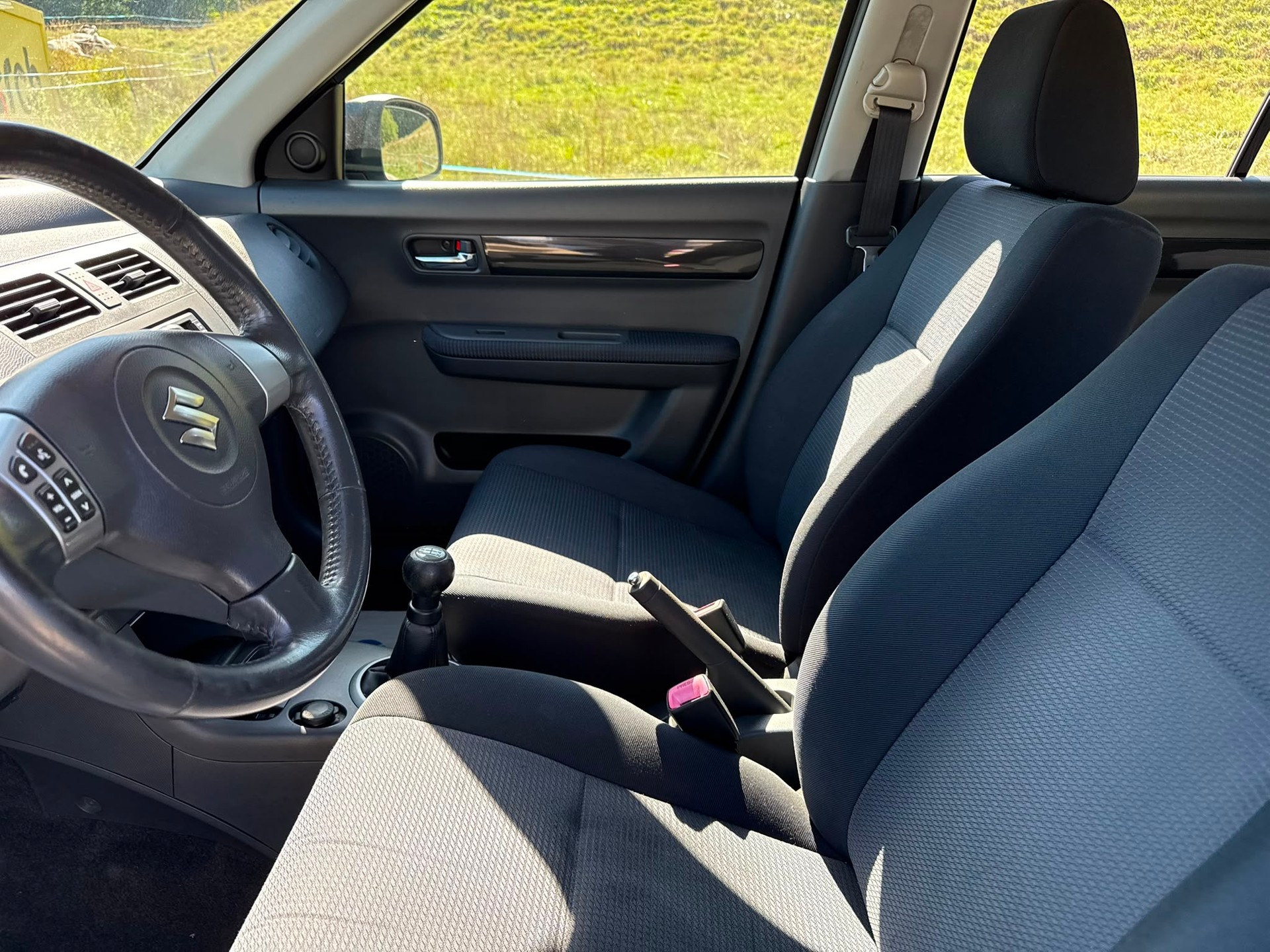 SUZUKI Swift 1.3i 16V GL Top 4x4-image-15