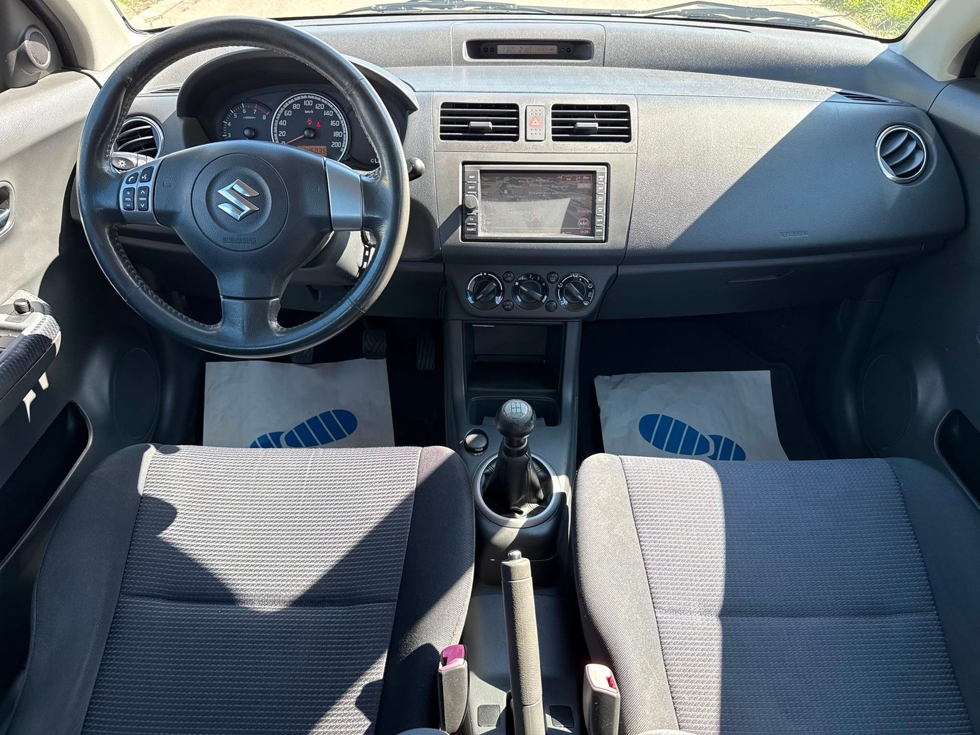SUZUKI Swift 1.3i 16V GL Top 4x4-image-9