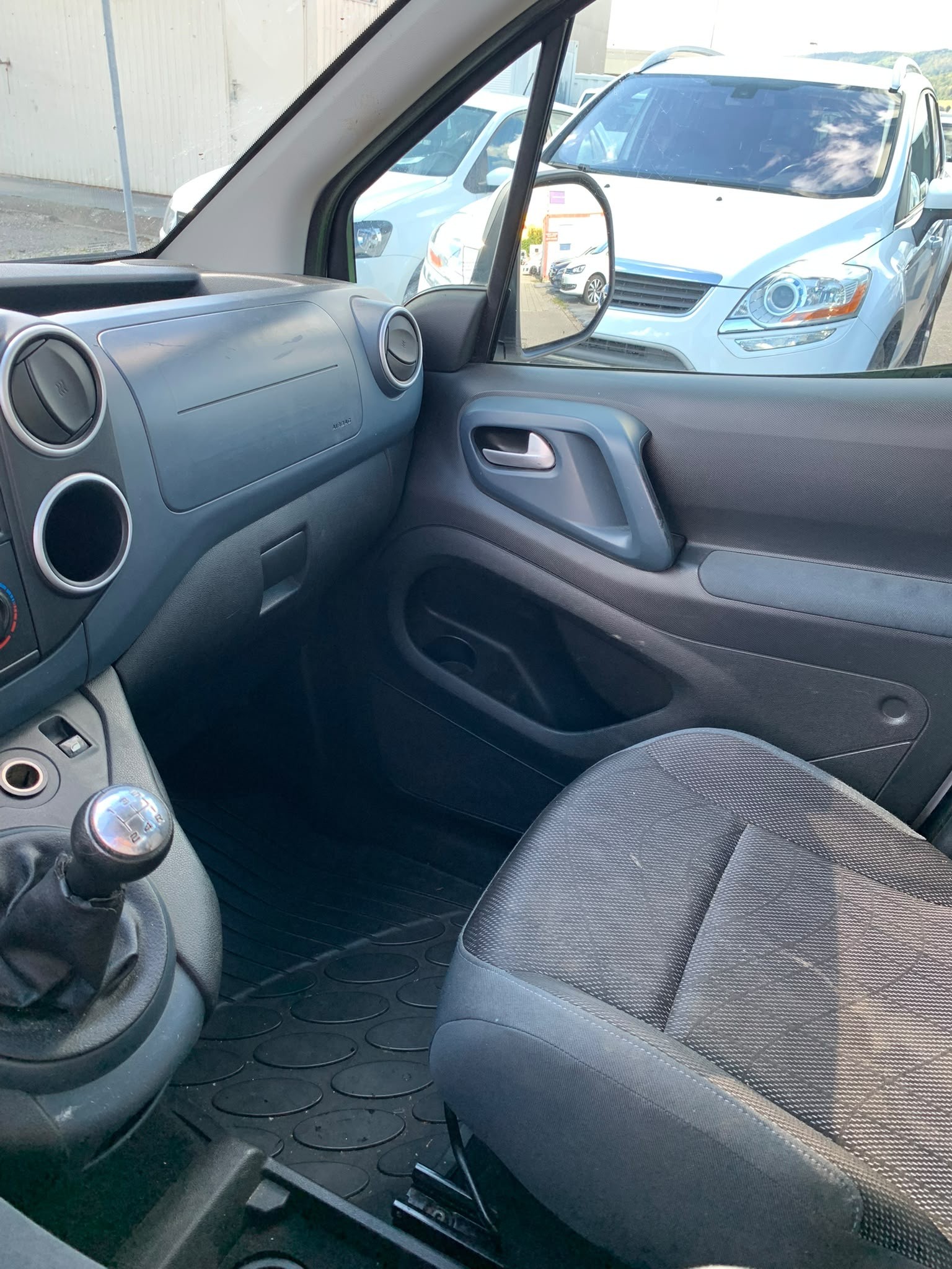 PEUGEOT Partner 1.6 HDI Trendy Mit Klima-image-15