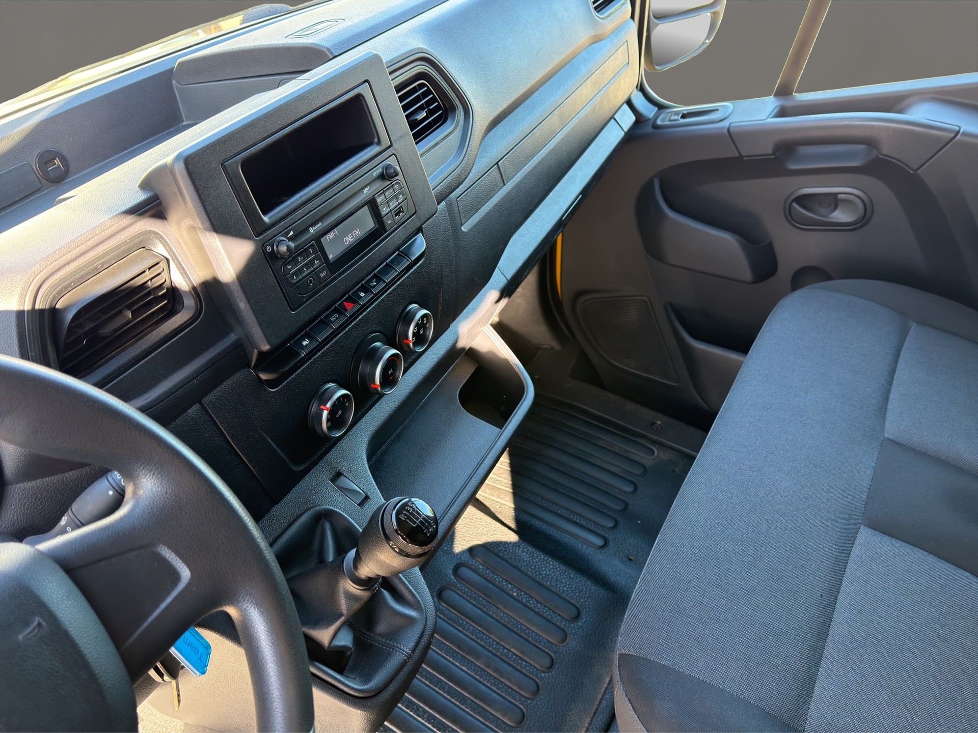 RENAULT Master T35 2.3dCi 135 L3H3 ** 3 Sitz ** Klima ** Rückfahrkamera-image-10