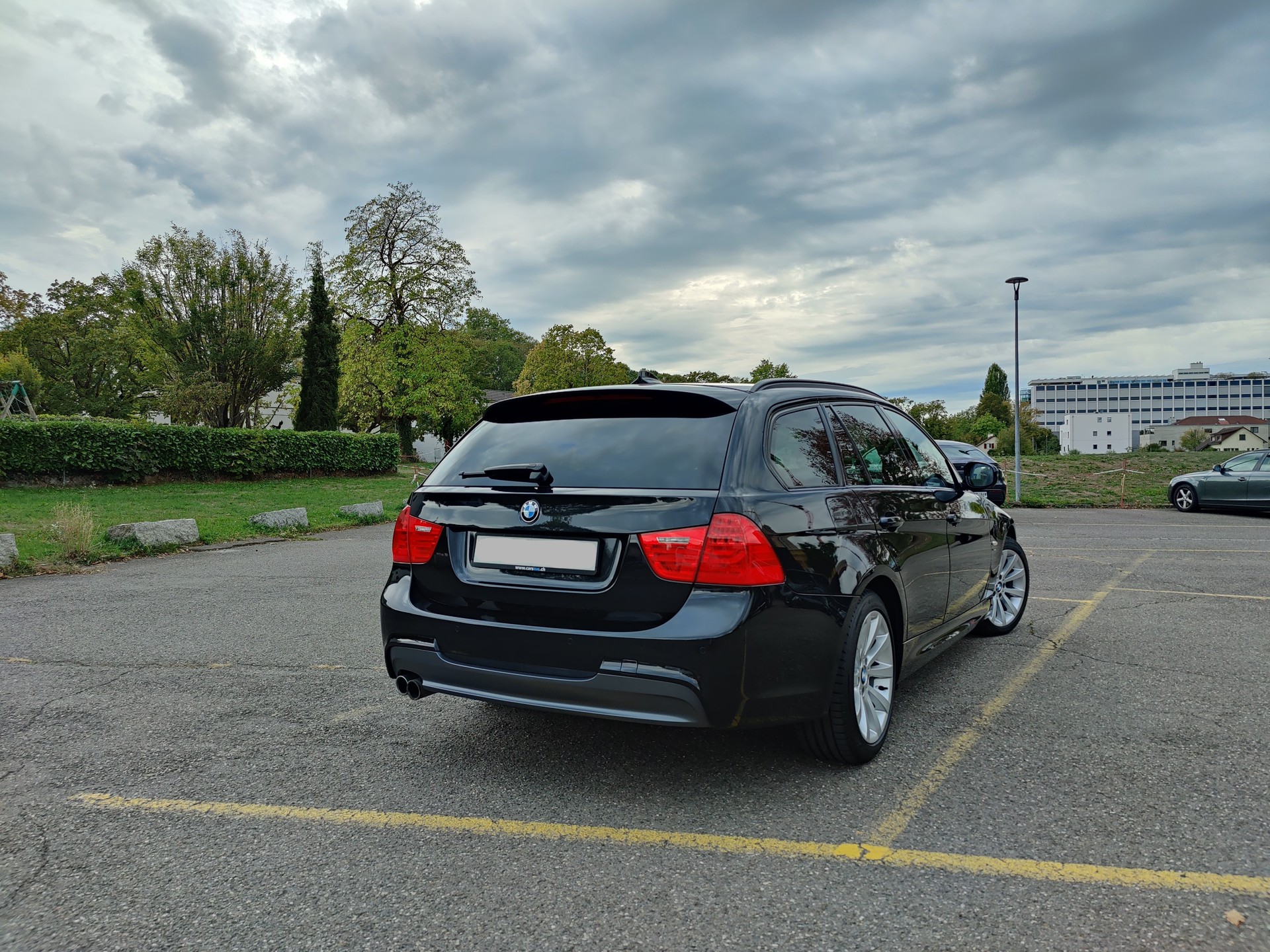 BMW 330d xDrive-image-2