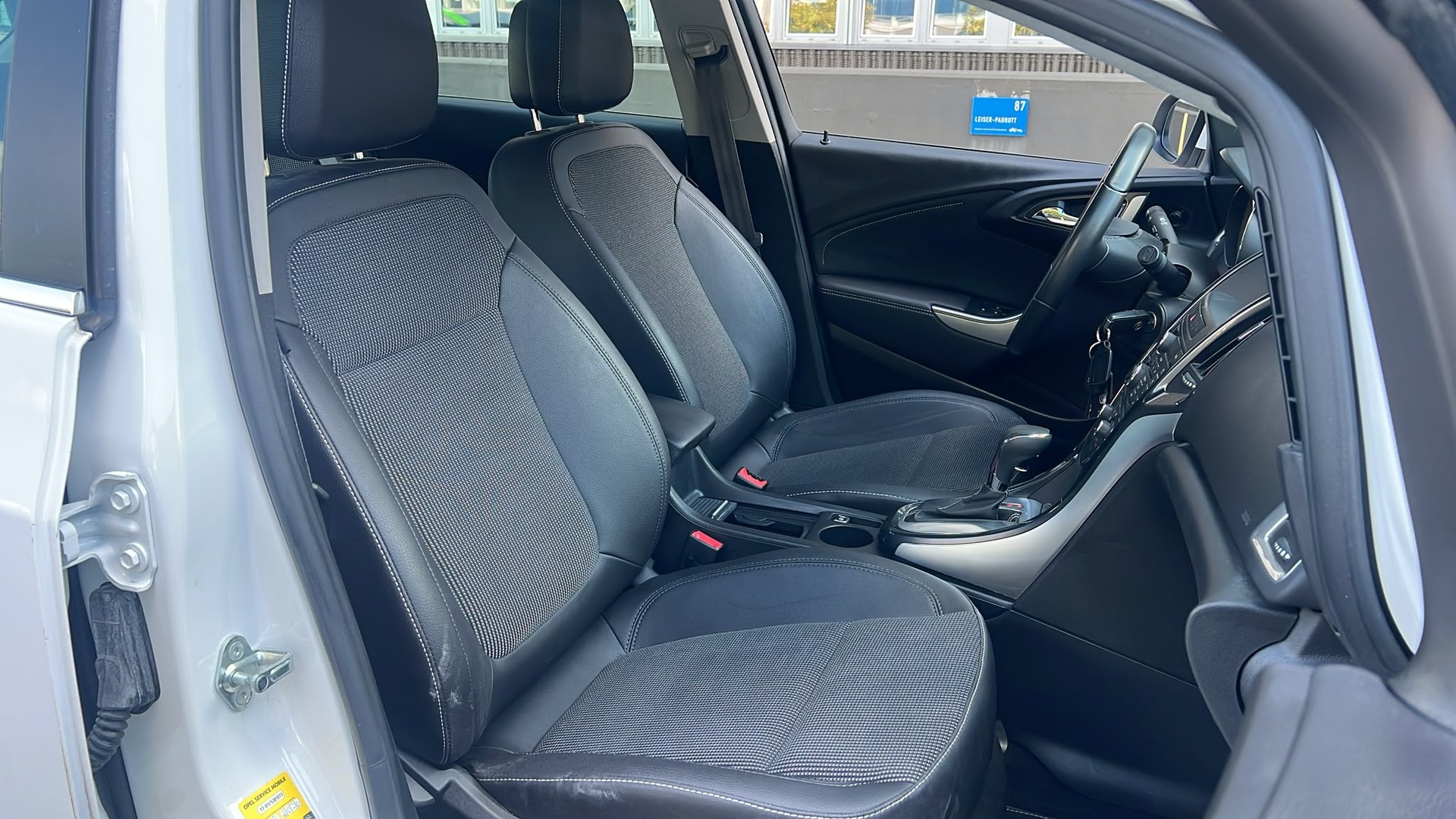OPEL Astra 1.4i 16V Turbo Cosmo Automatic-image-10