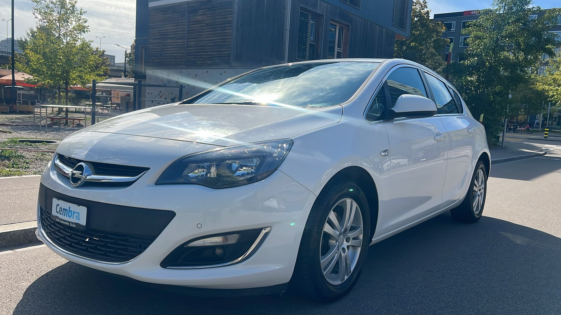 OPEL Astra 1.4i 16V Turbo Cosmo Automatic-image-0