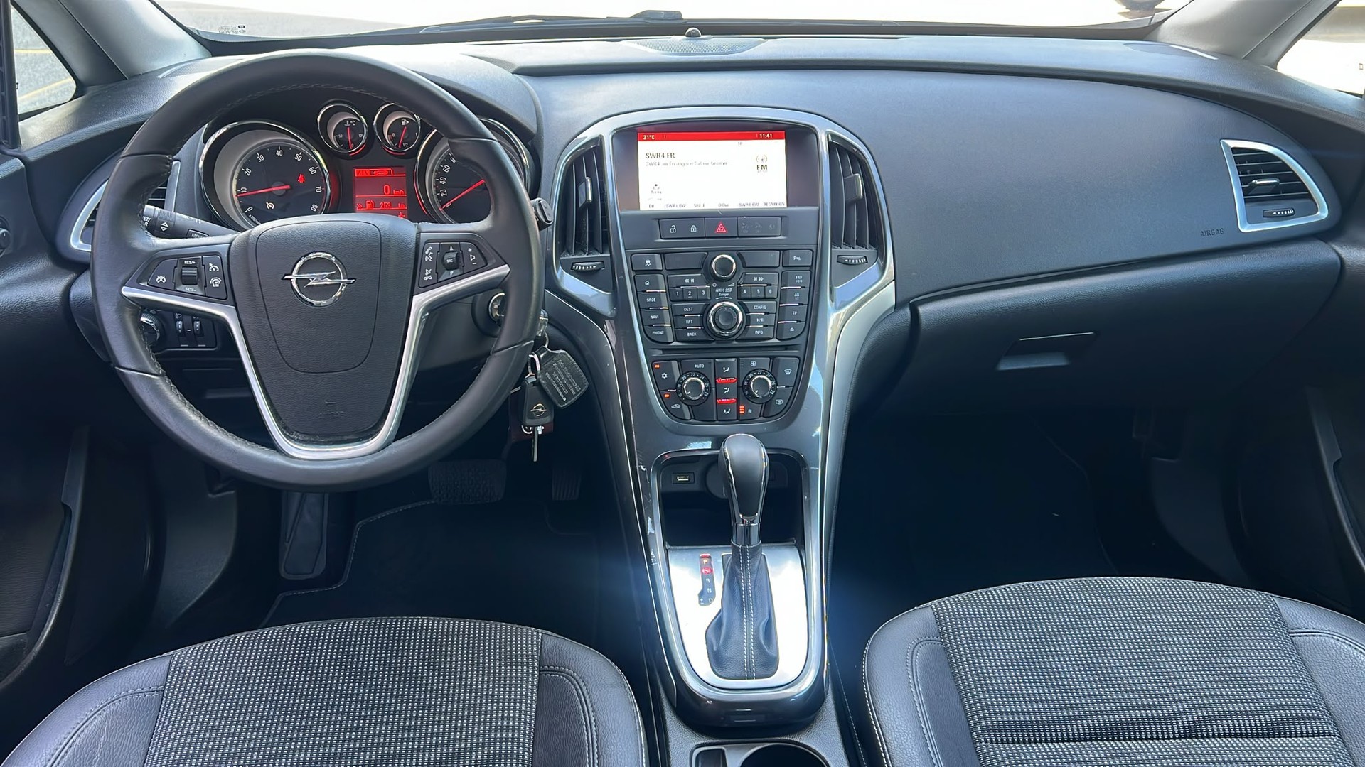OPEL Astra 1.4i 16V Turbo Cosmo Automatic-image-8