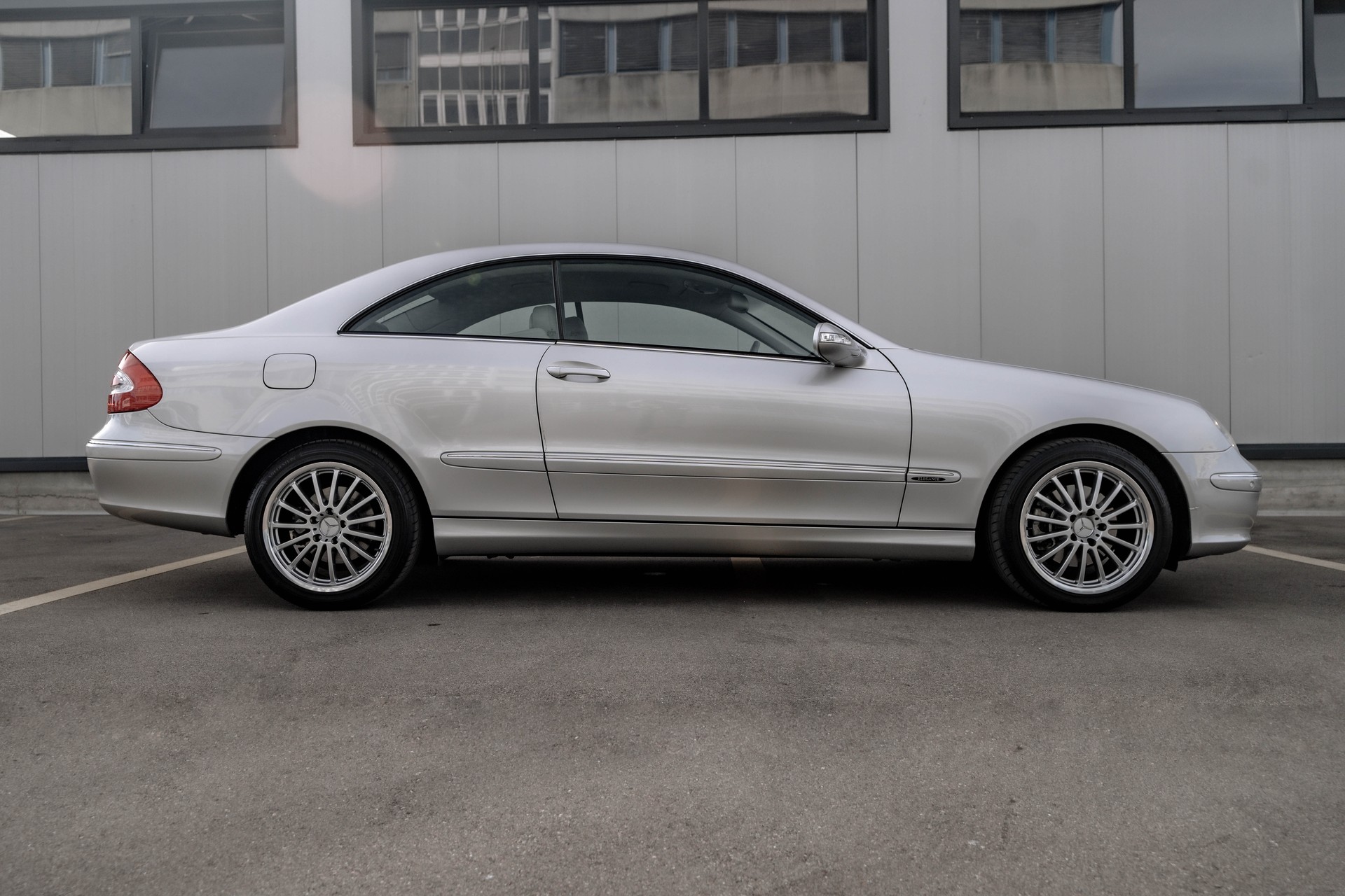 MERCEDES-BENZ CLK 320 Elégance Automatic * FRISCH AB SERVICE * GEPFLEGTES FAHRZEUG *-image-7