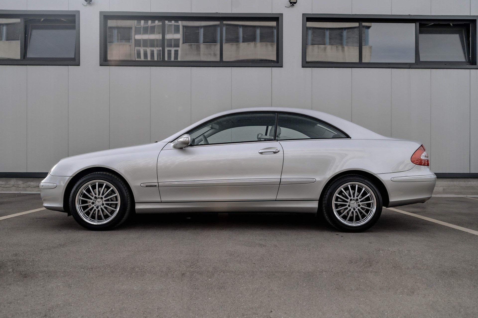 MERCEDES-BENZ CLK 320 Elégance Automatic * FRISCH AB SERVICE * GEPFLEGTES FAHRZEUG *-image-6