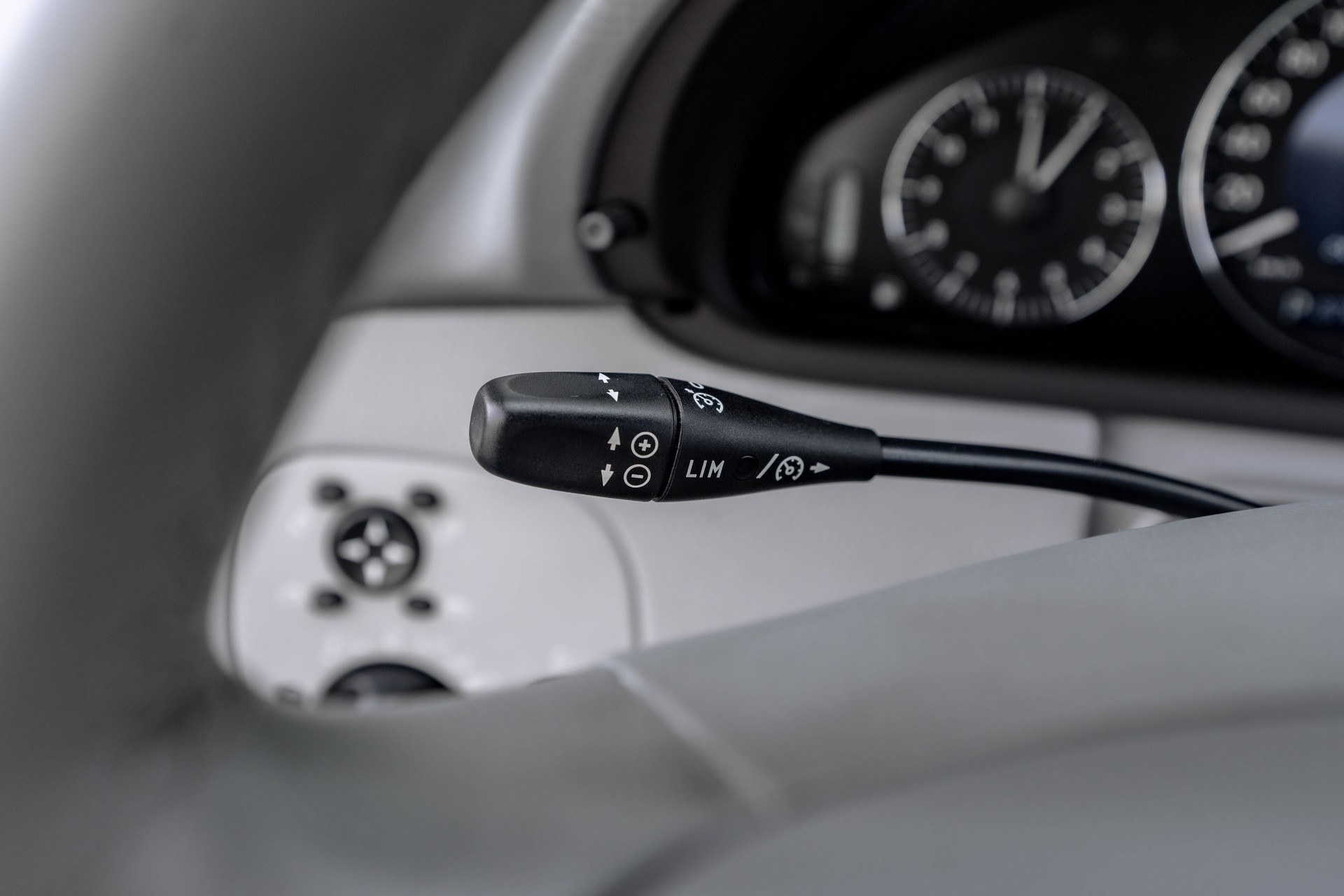 MERCEDES-BENZ CLK 320 Elégance Automatic * FRISCH AB SERVICE * GEPFLEGTES FAHRZEUG *-image-11