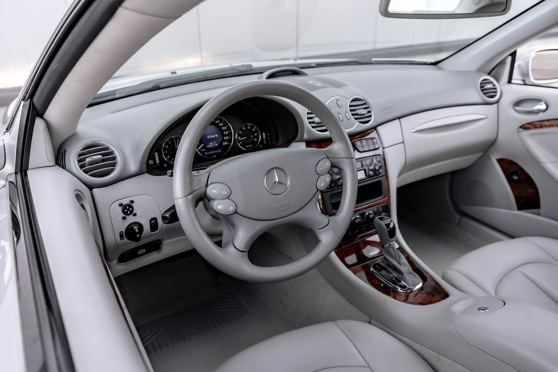 MERCEDES-BENZ CLK 320 Elégance Automatic * FRISCH AB SERVICE * GEPFLEGTES FAHRZEUG *-image-8