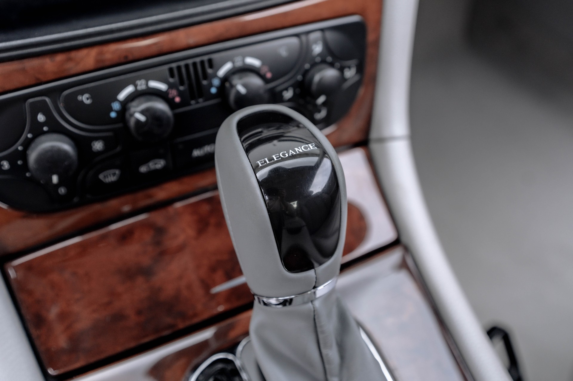 MERCEDES-BENZ CLK 320 Elégance Automatic * FRISCH AB SERVICE * GEPFLEGTES FAHRZEUG *-image-17