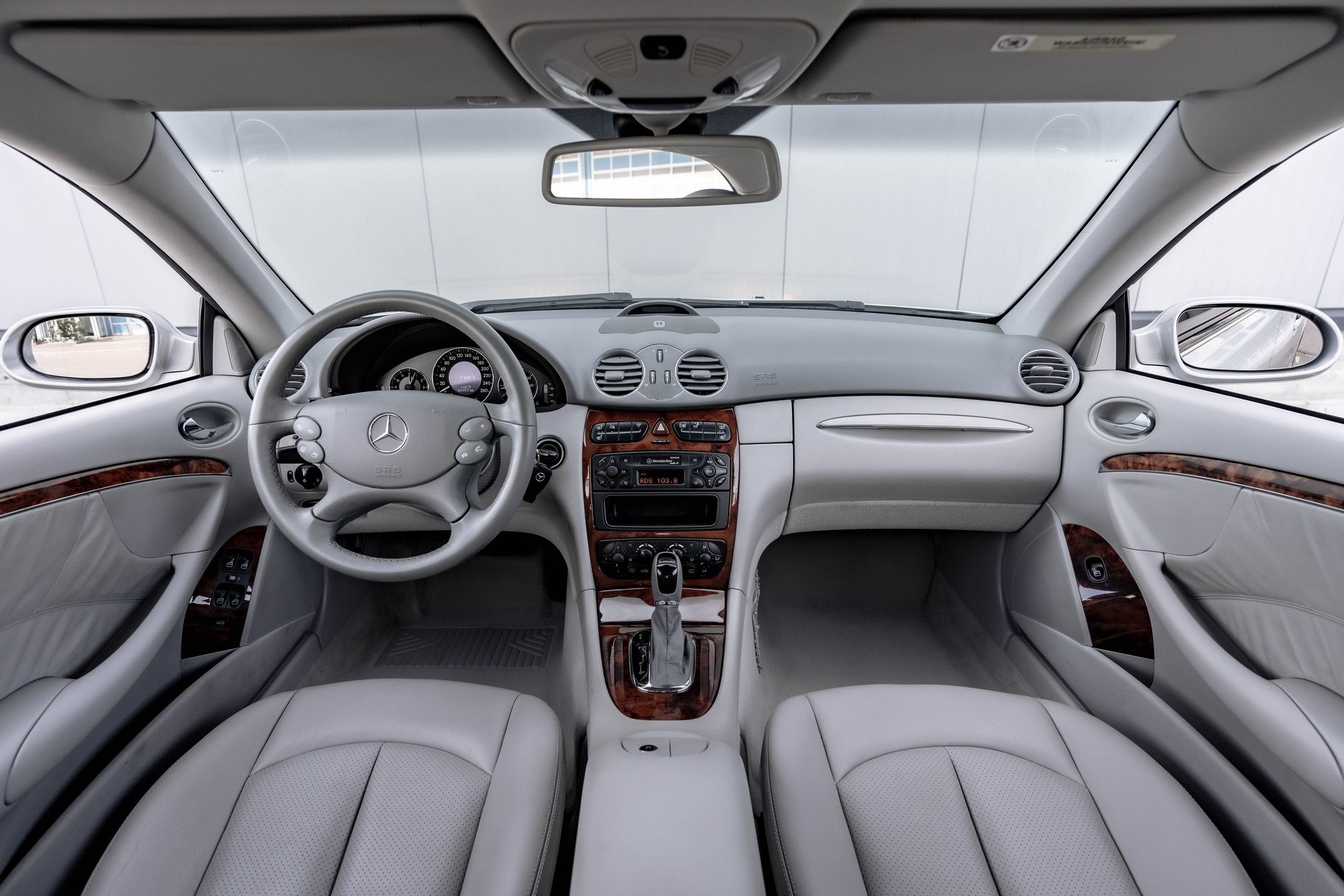 MERCEDES-BENZ CLK 320 Elégance Automatic * FRISCH AB SERVICE * GEPFLEGTES FAHRZEUG *-image-9